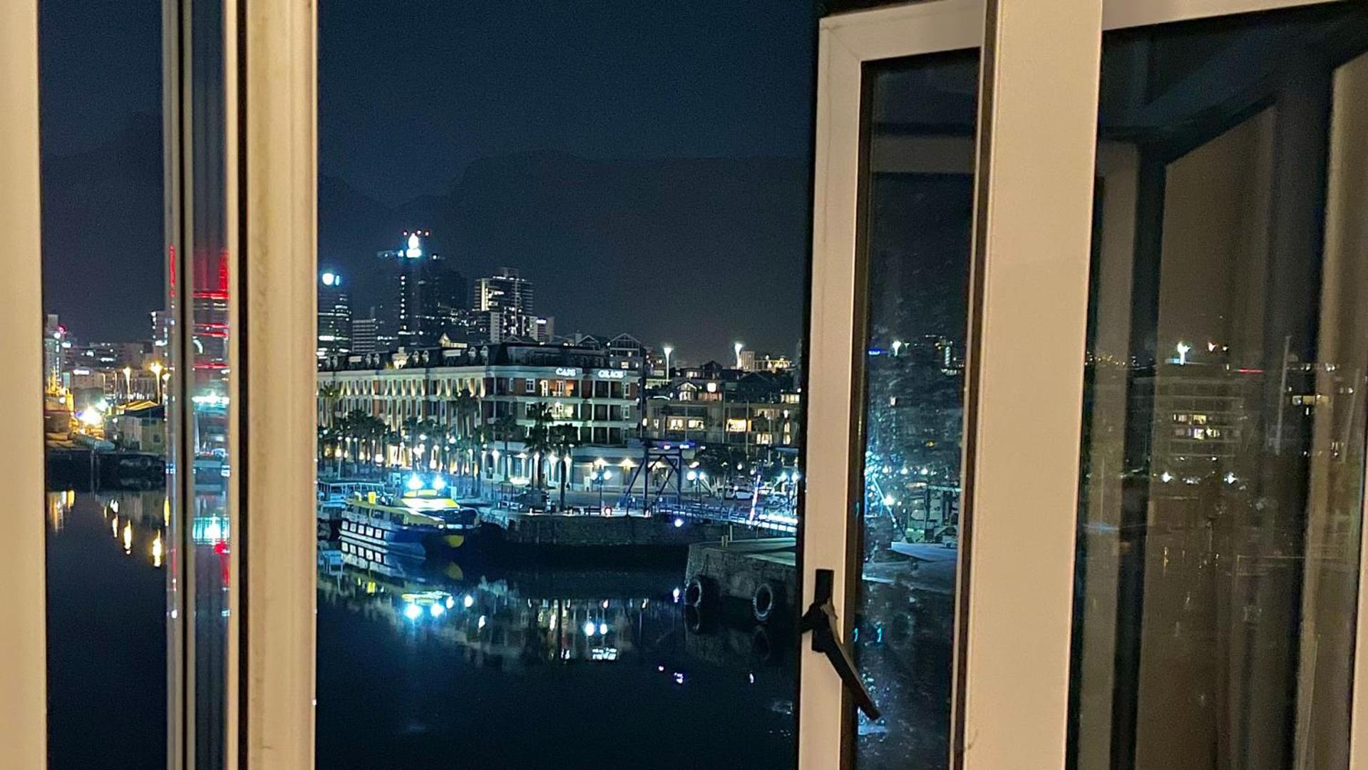 Superior Double Room with Mountain and Harbor View - Photo 13