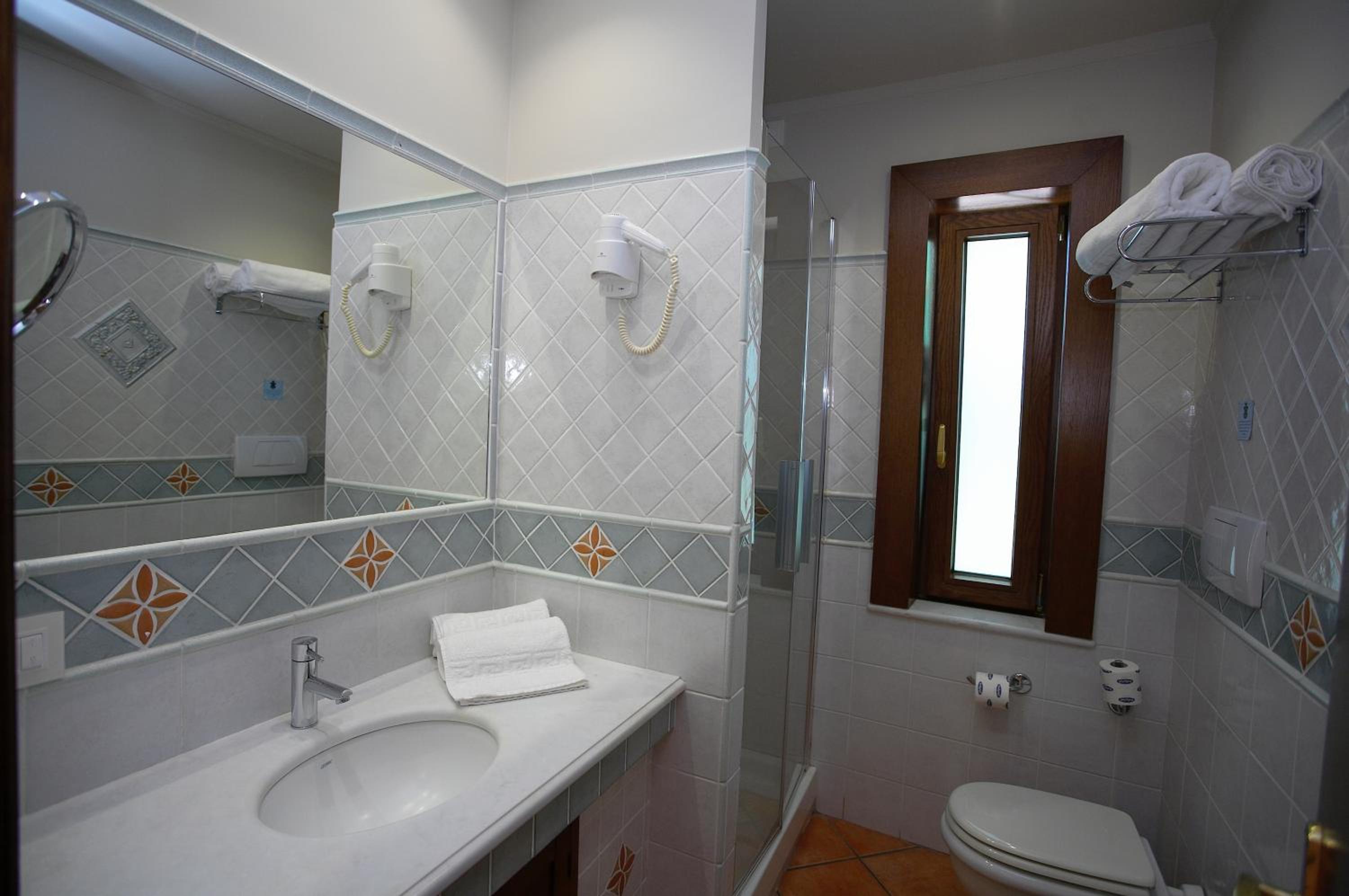 Junior Suite (2 Adults) - Photo 2
