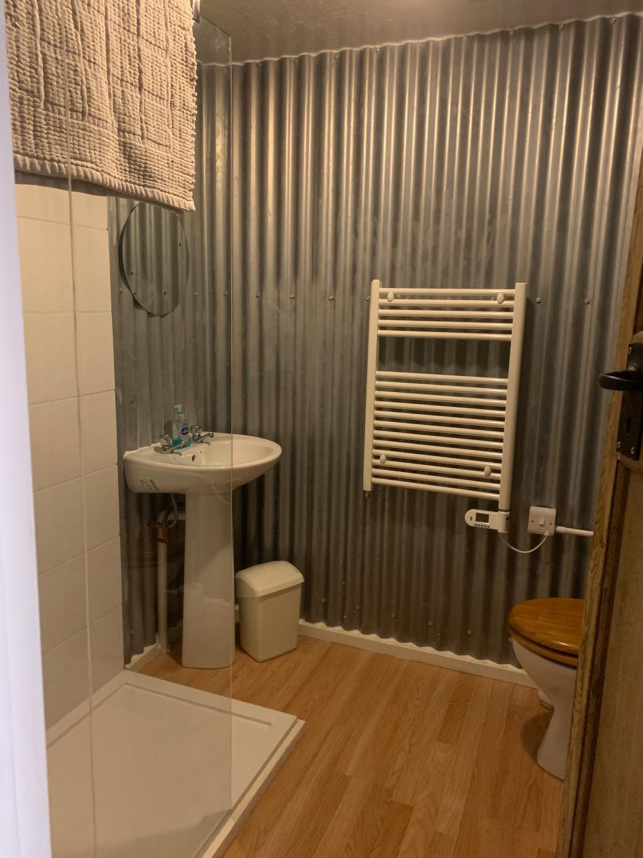 One-Bedroom Apartment - Photo 3