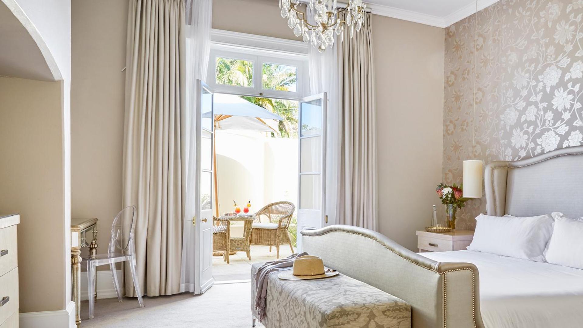 Luxury Suite - Photo 9