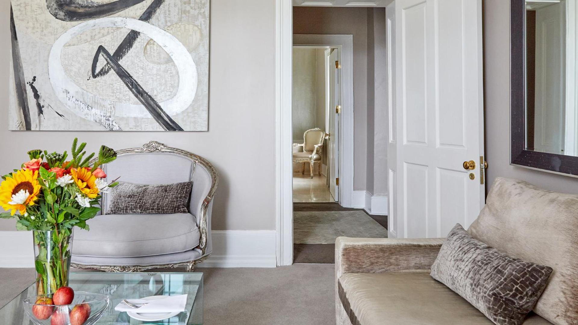 Luxury Suite - Photo 10