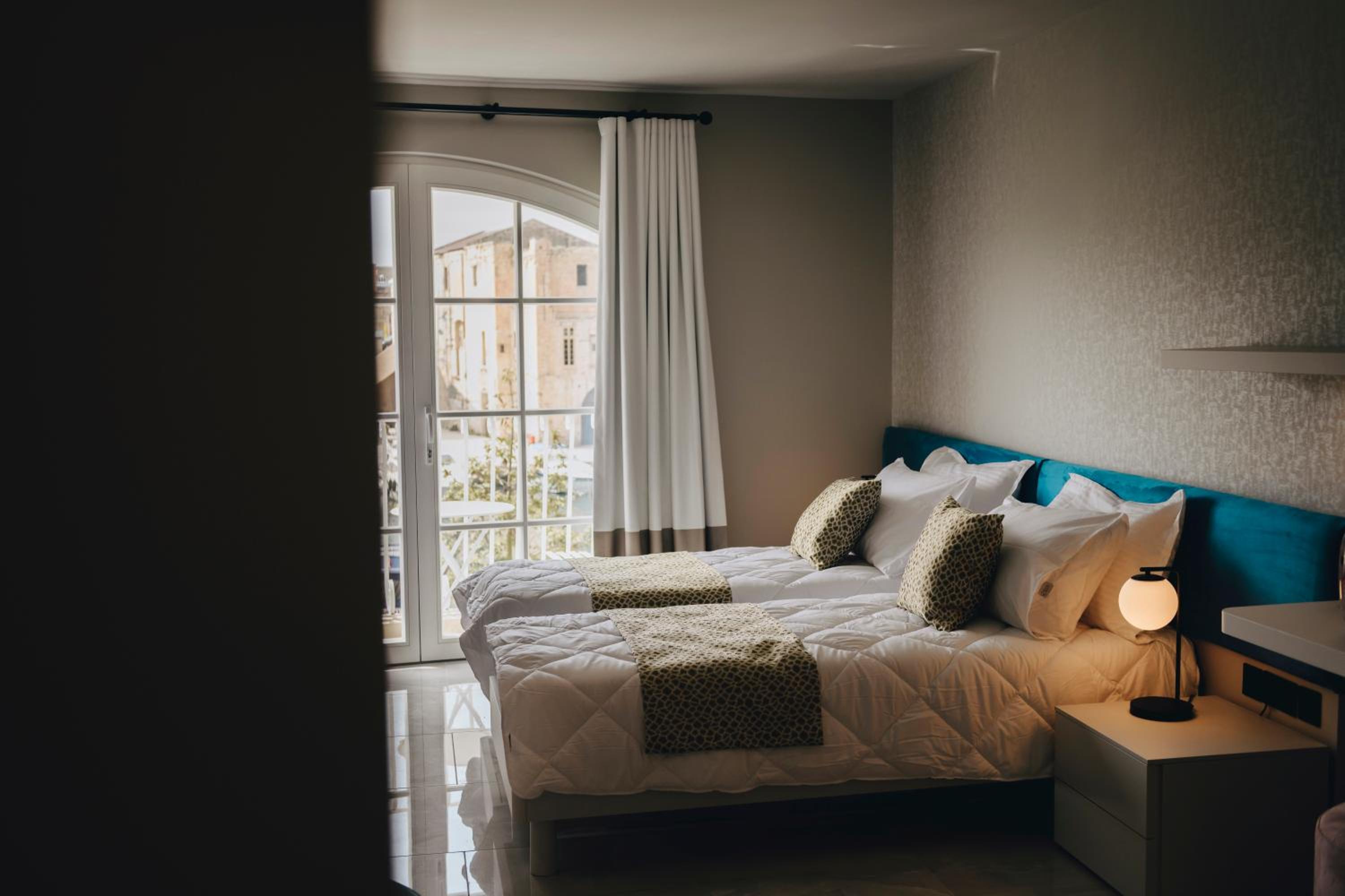 Deluxe Double or Twin Room with Sea View photo 2