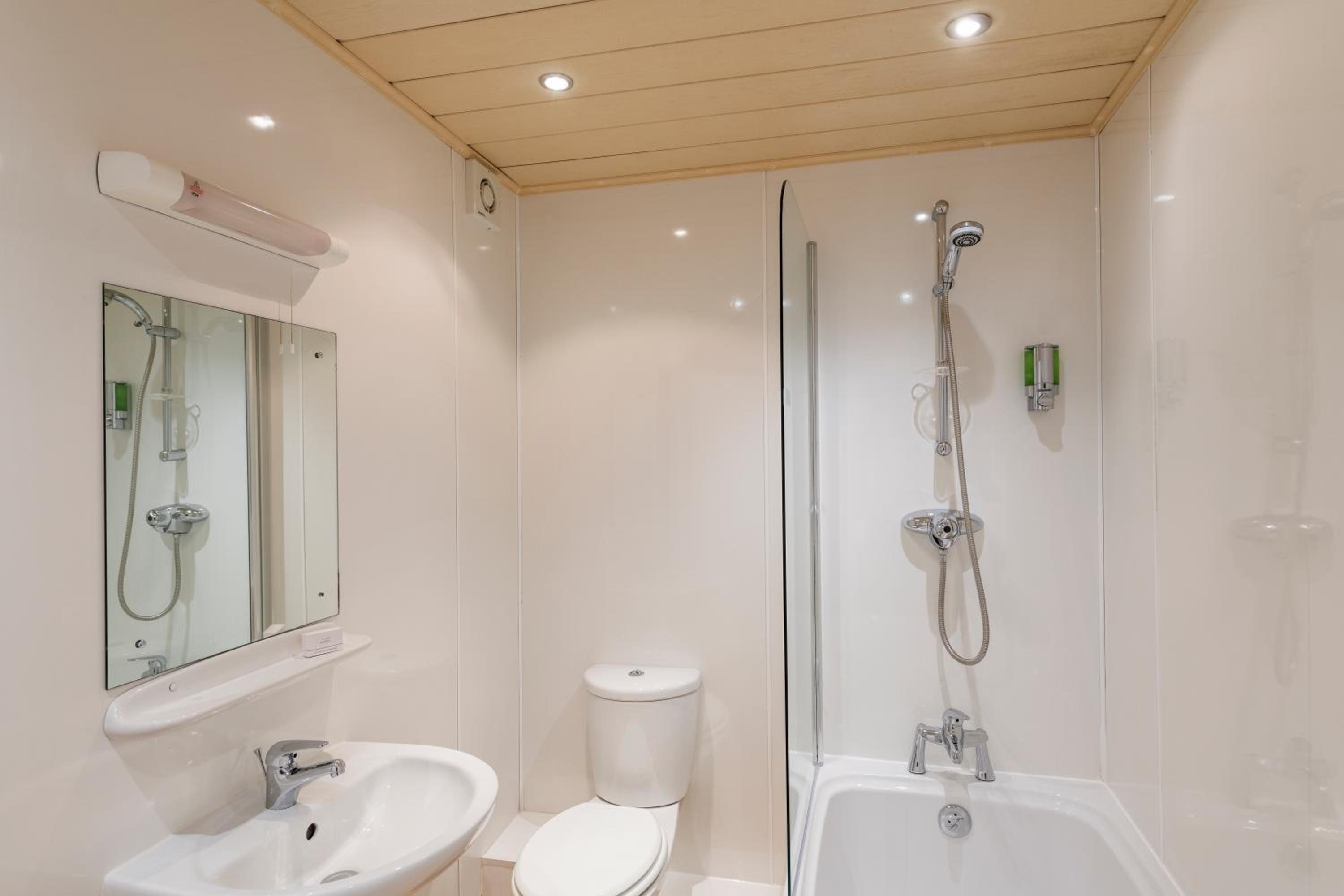Standard Twin Room - Non-Smoking - Photo 2