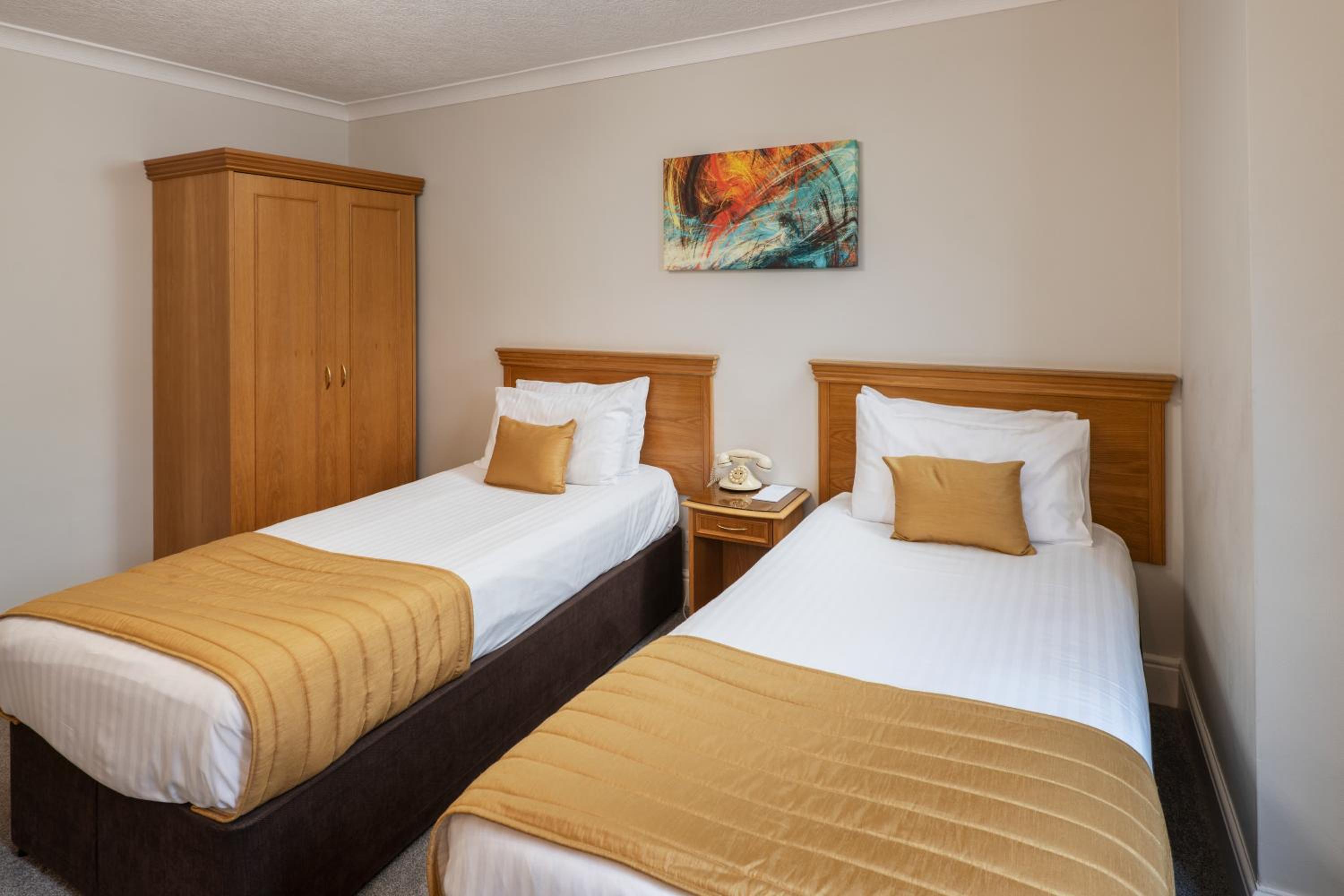 Standard Twin Room - Non-Smoking - Photo 4