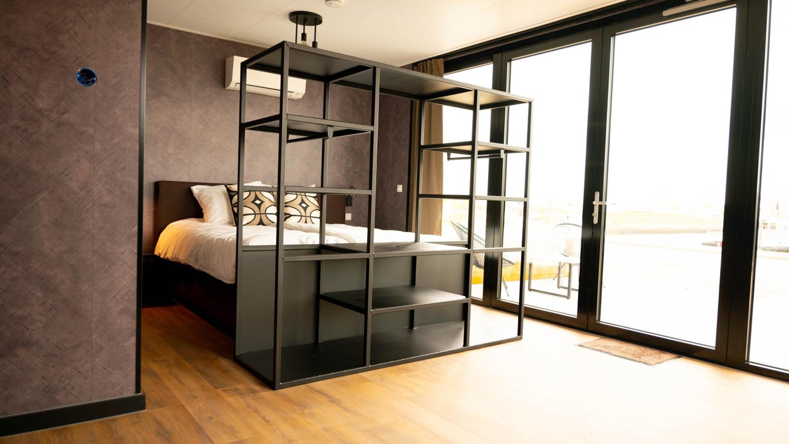Deluxe Queen Suite