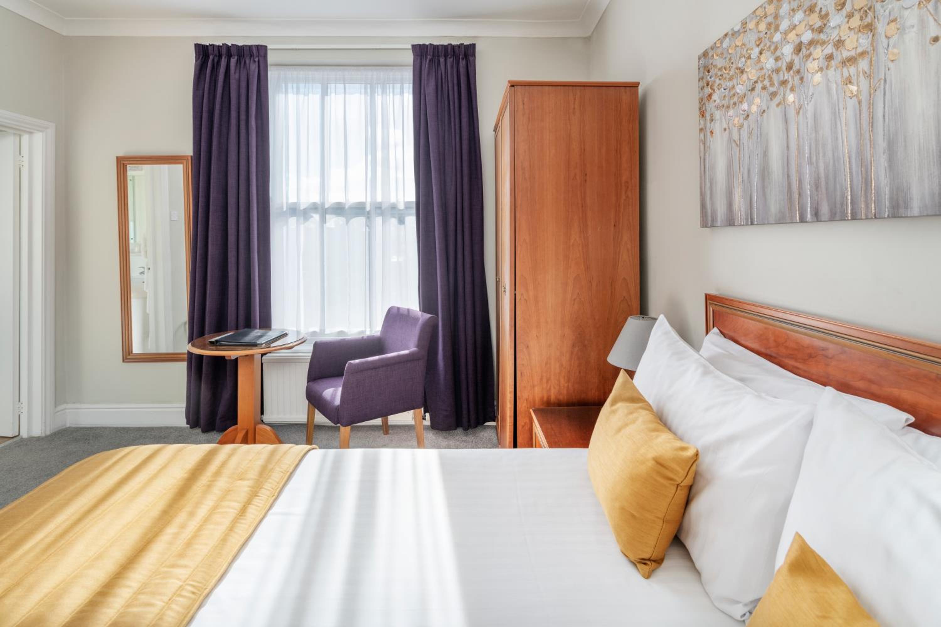 Family Room with Double and Single Beds - Non-Smoking - Photo 1