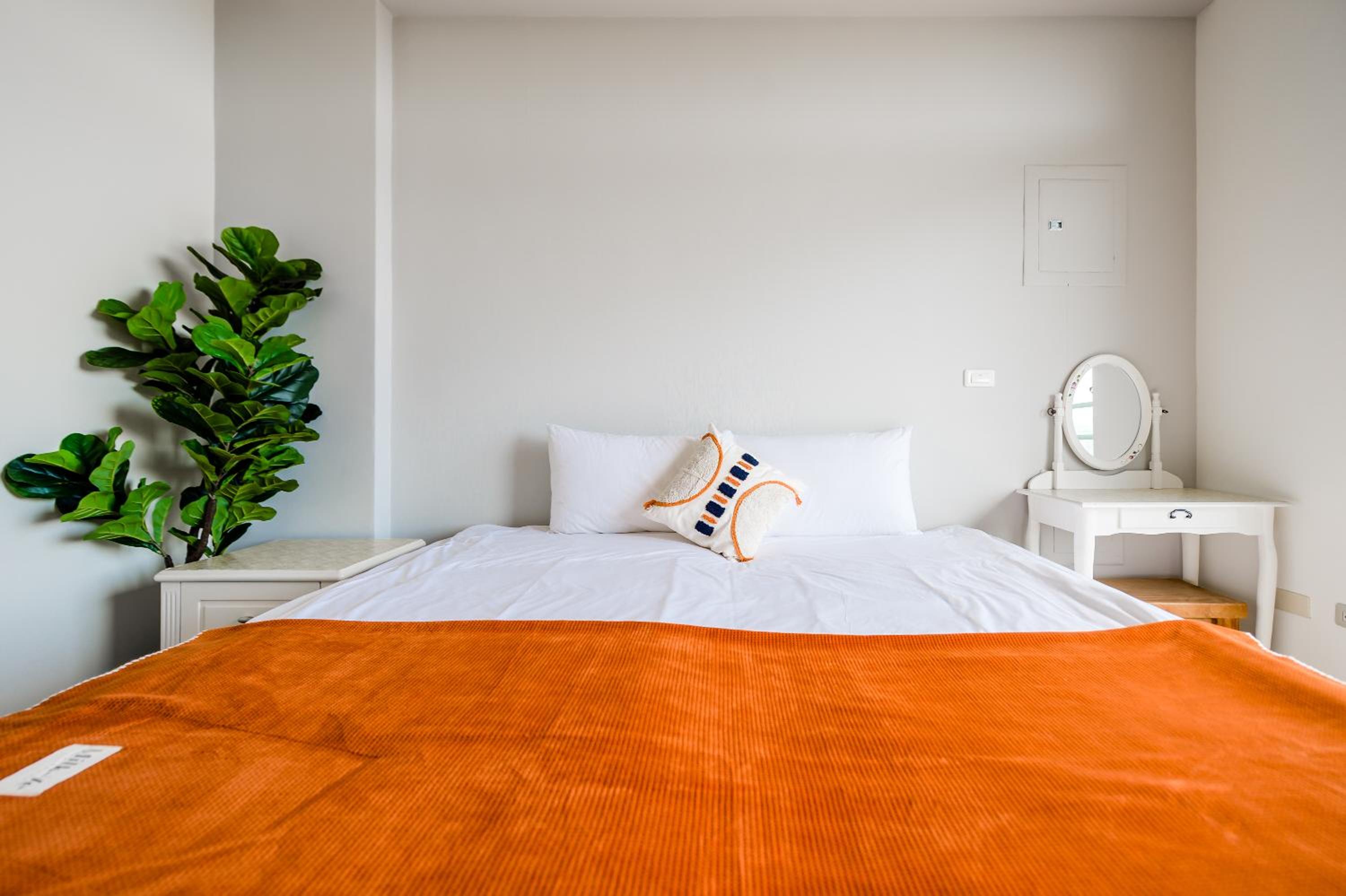 Deluxe Double Room with Balcony - Photo 7