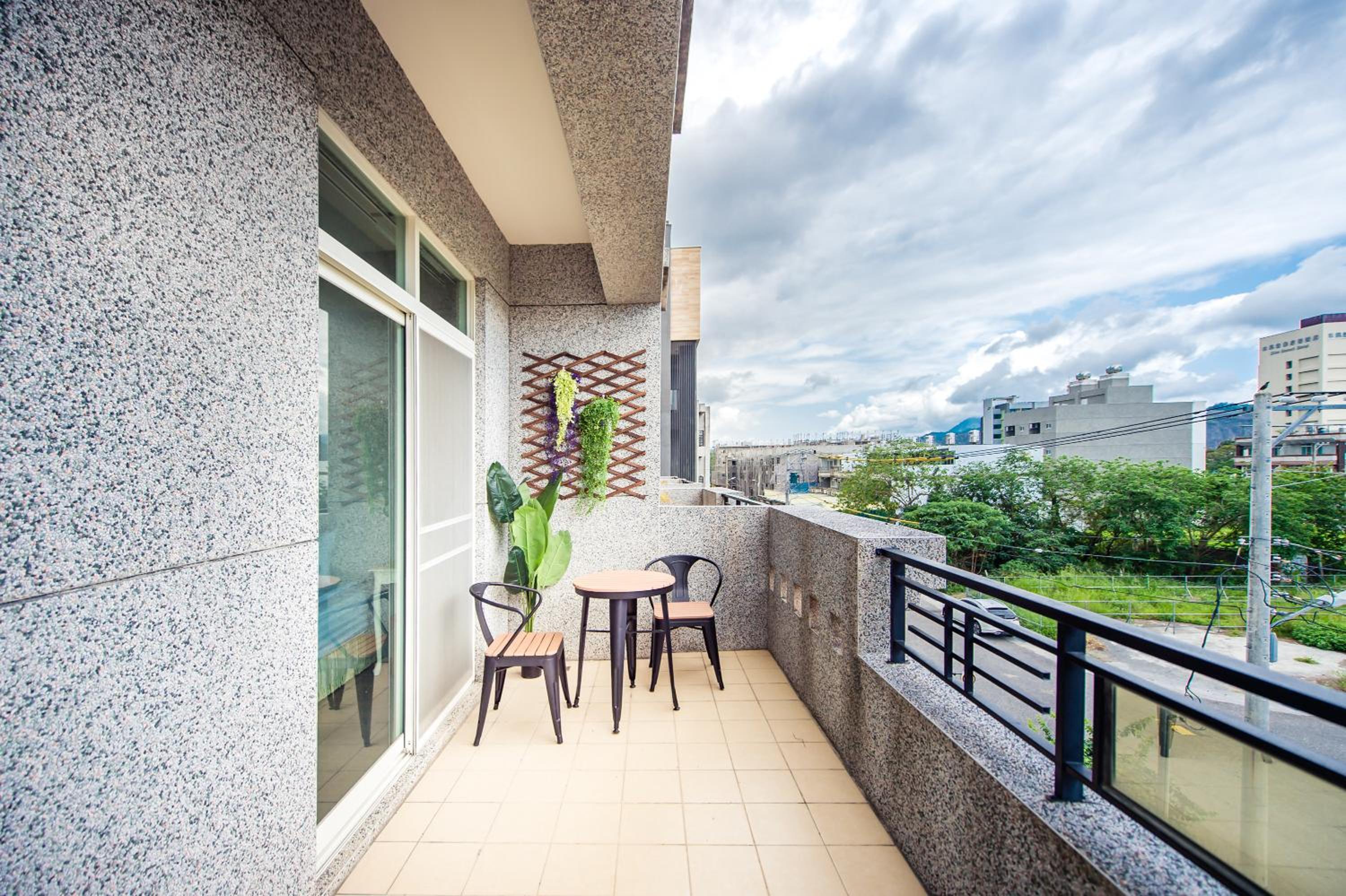Deluxe Double Room with Balcony - Photo 9