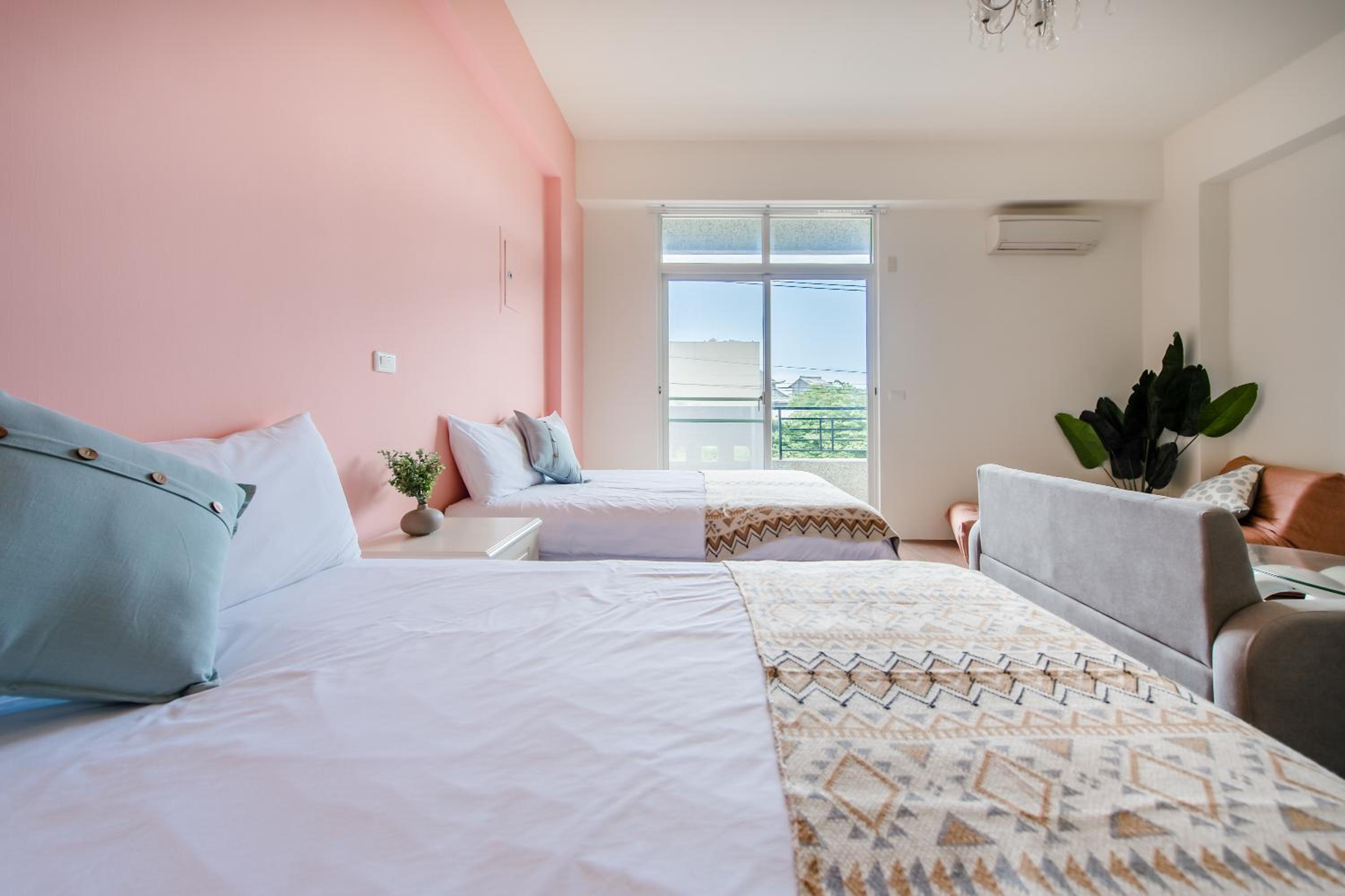 Quadruple Room with Balcony - Photo 6