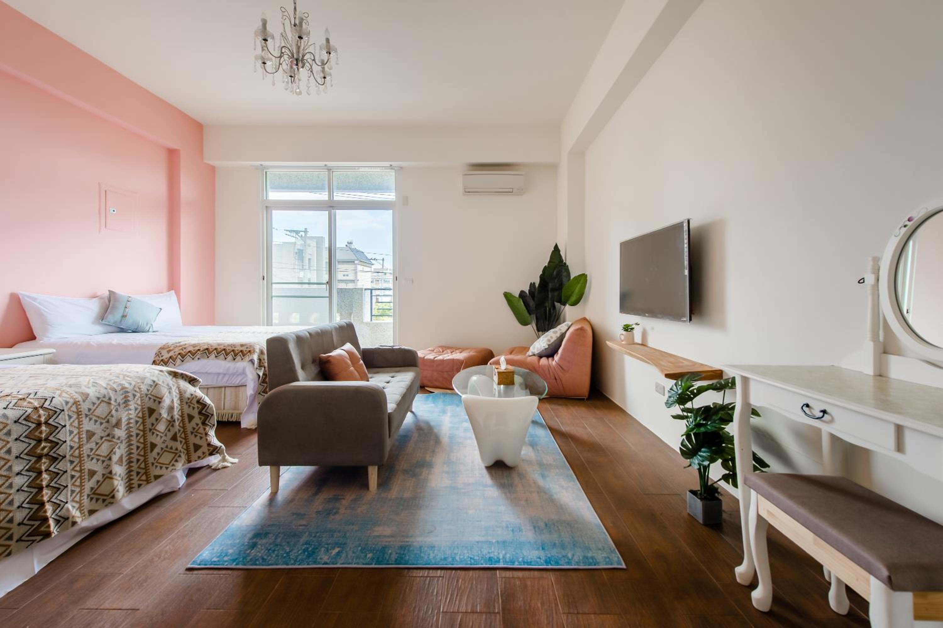 Quadruple Room with Balcony - Photo 5