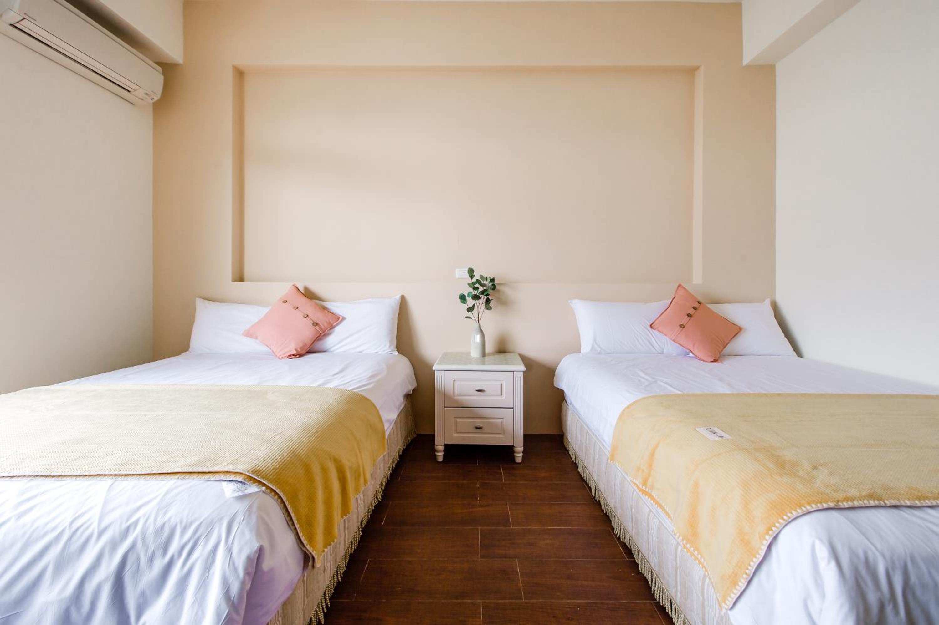 Twin Room with Balcony - Photo 5