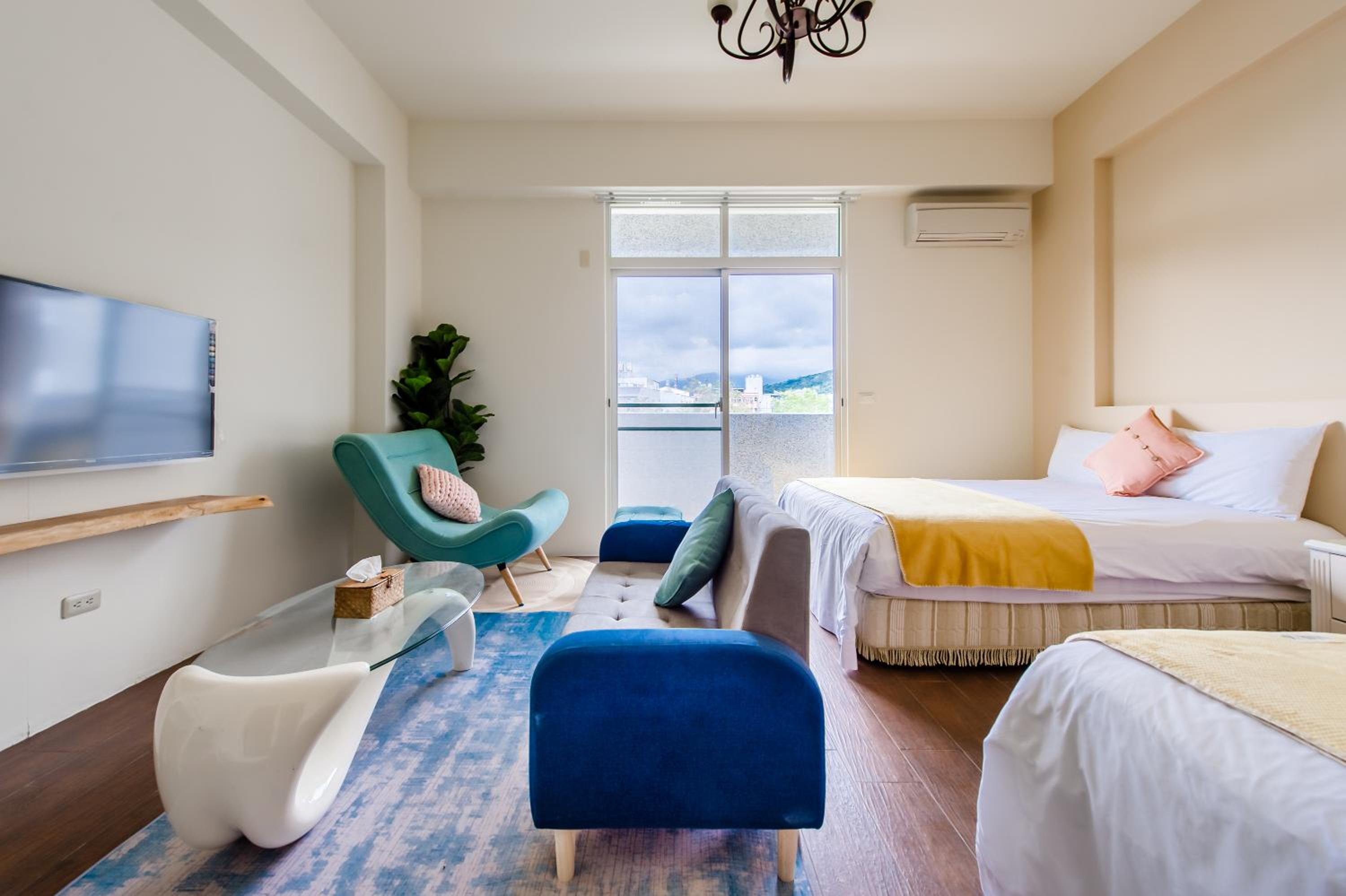 Twin Room with Balcony - Photo 4