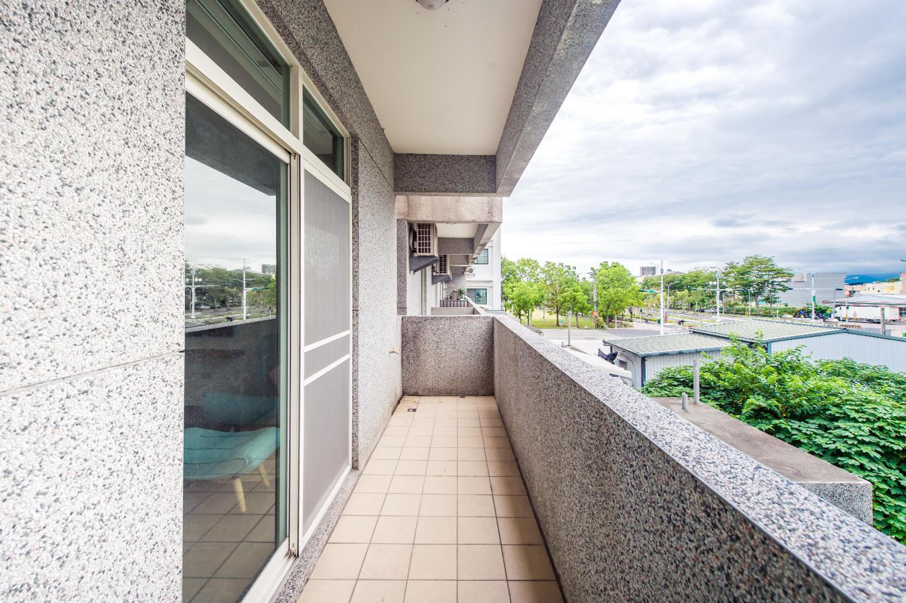 Twin Room with Balcony - Photo 9