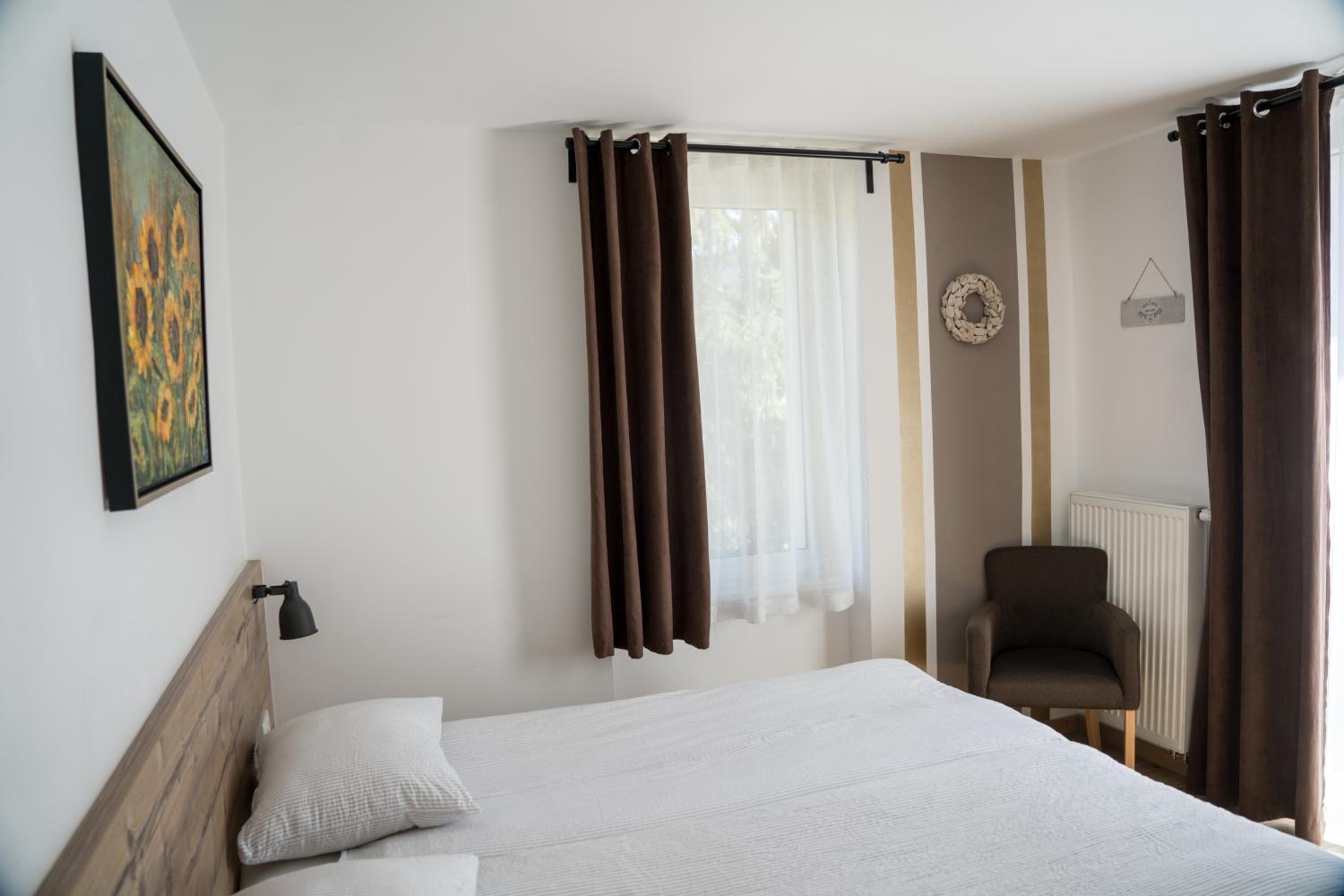 Deluxe Double or Twin Room with Balcony - Photo 3