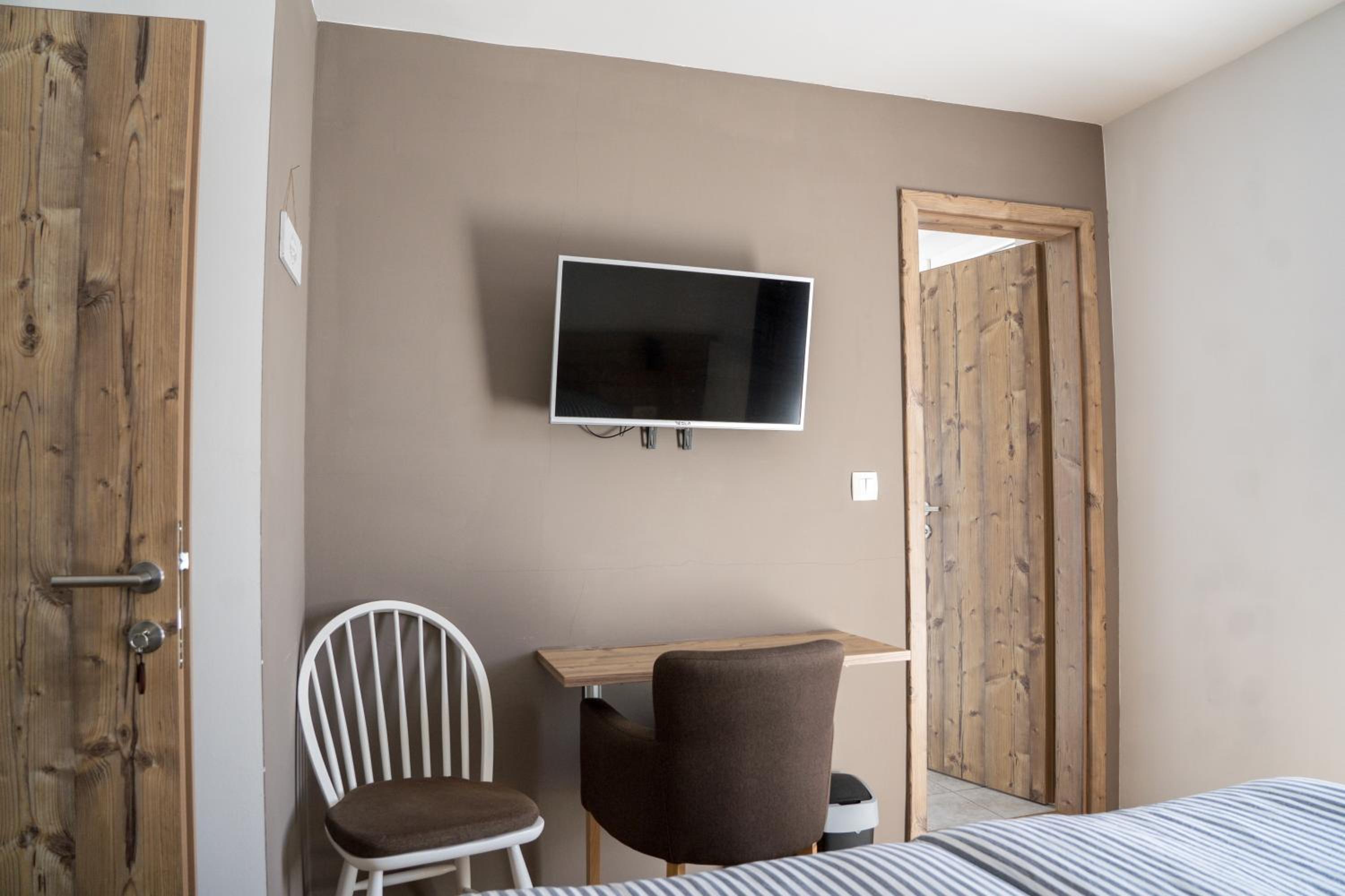 Double Room with Mountain View - Photo 5