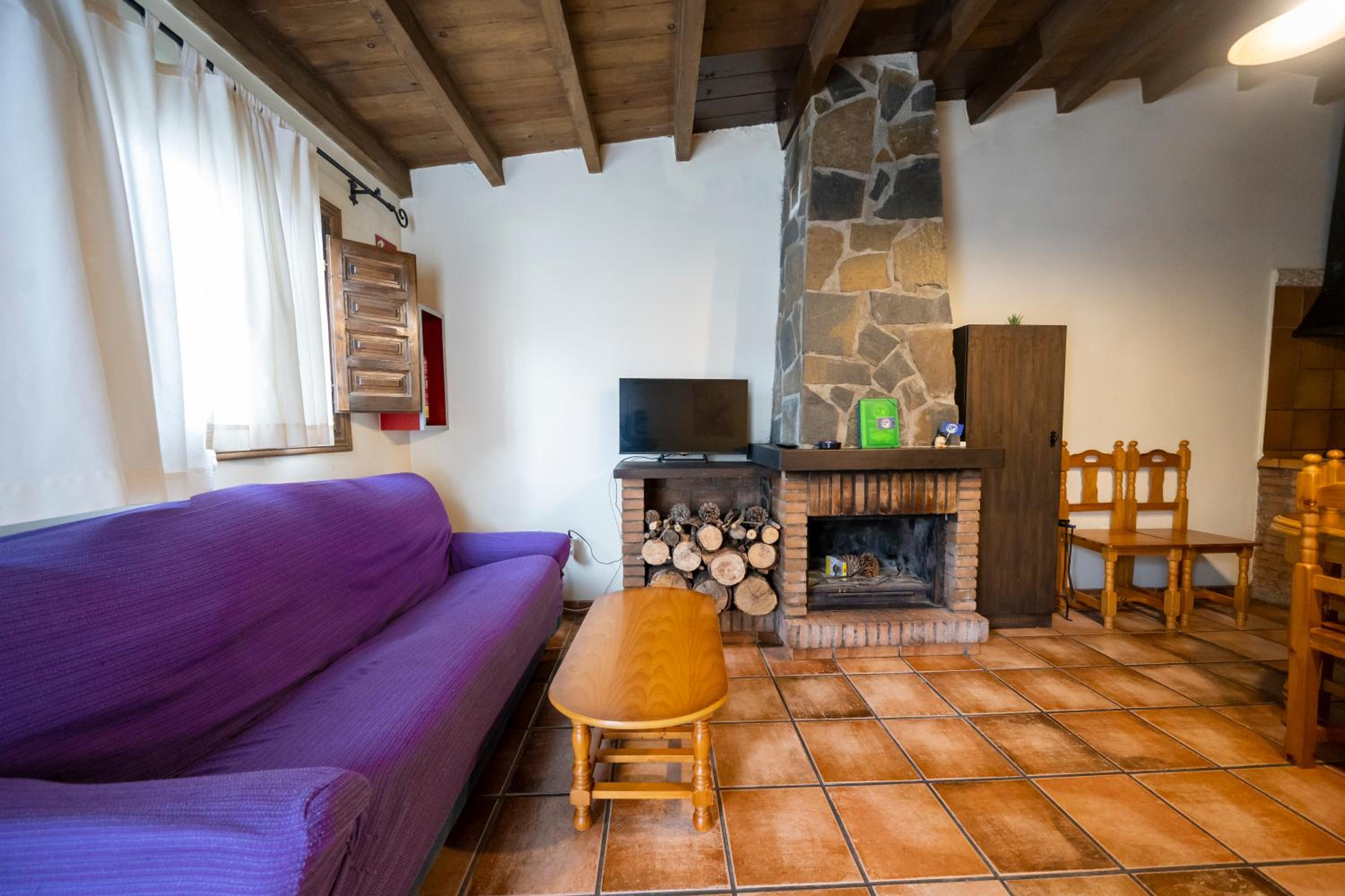 Apartment with Mountain View - Photo 14