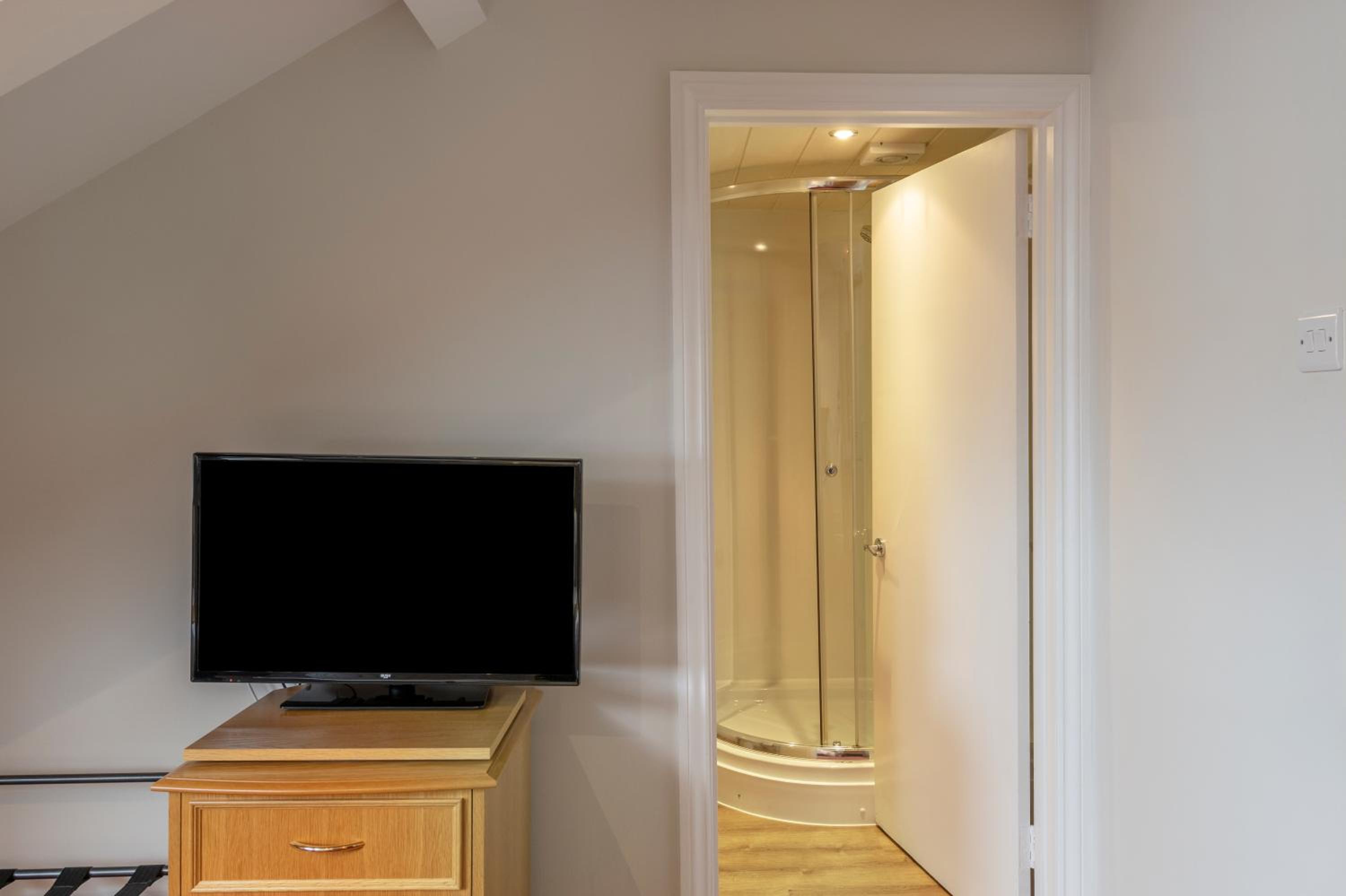 Small Single Room - Non-Smoking photo 3