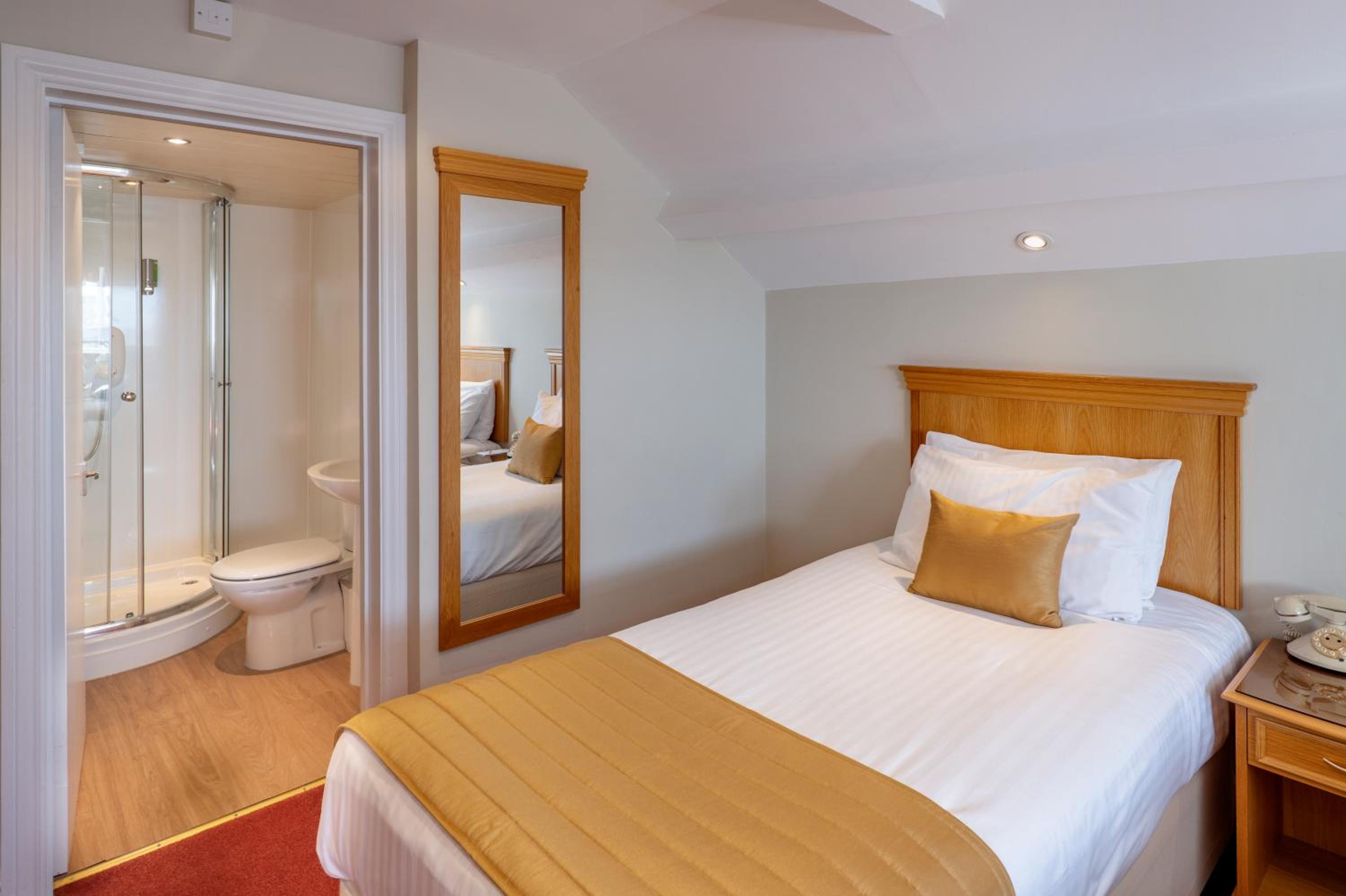 Small Twin Room - Photo 4