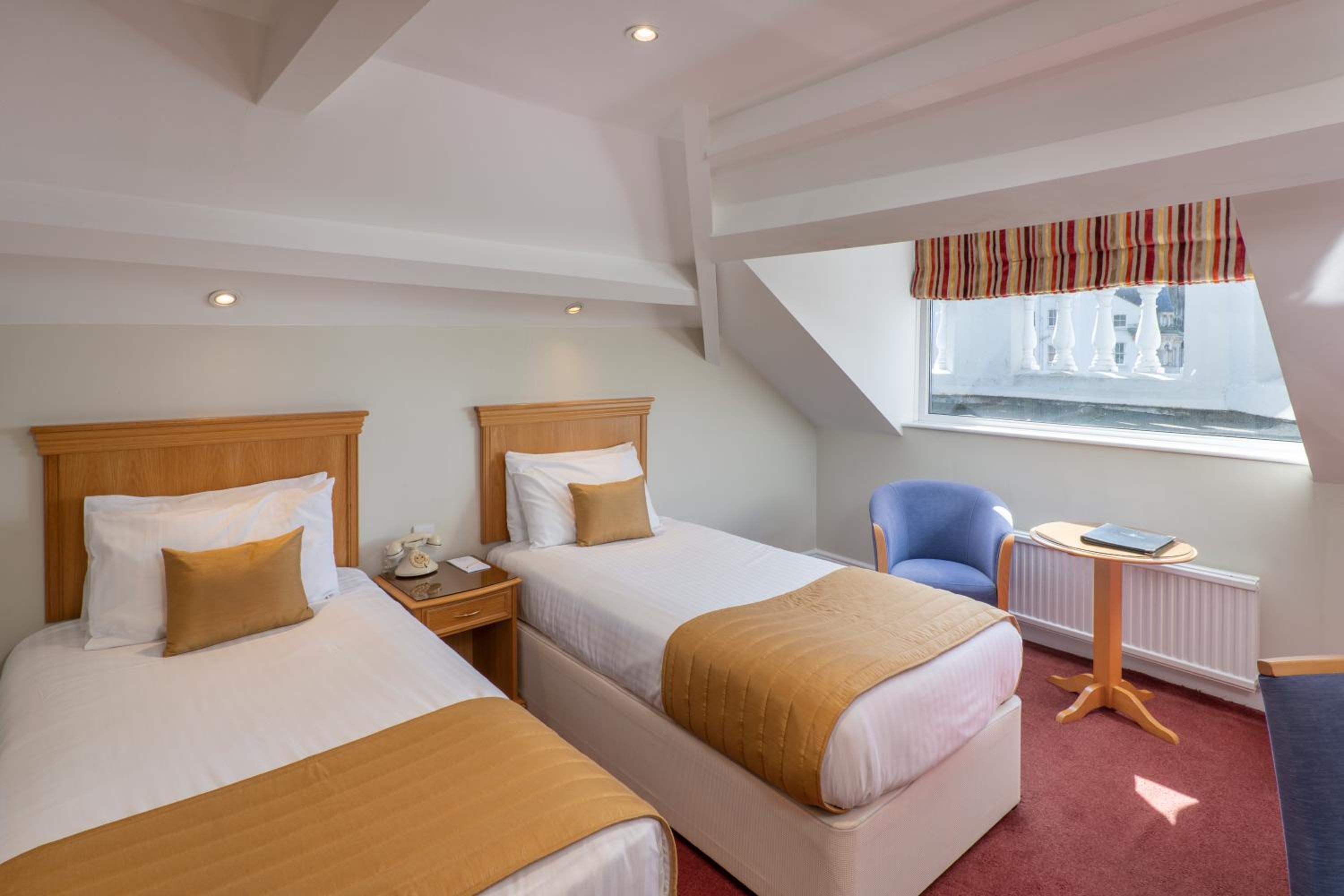 Small Twin Room - Photo 3