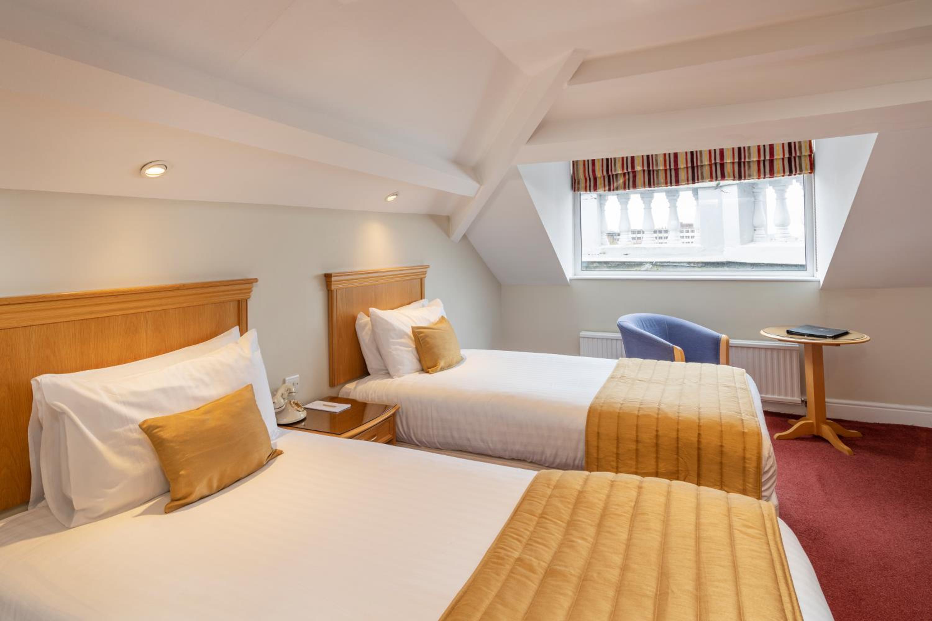 Small Twin Room - Photo 2
