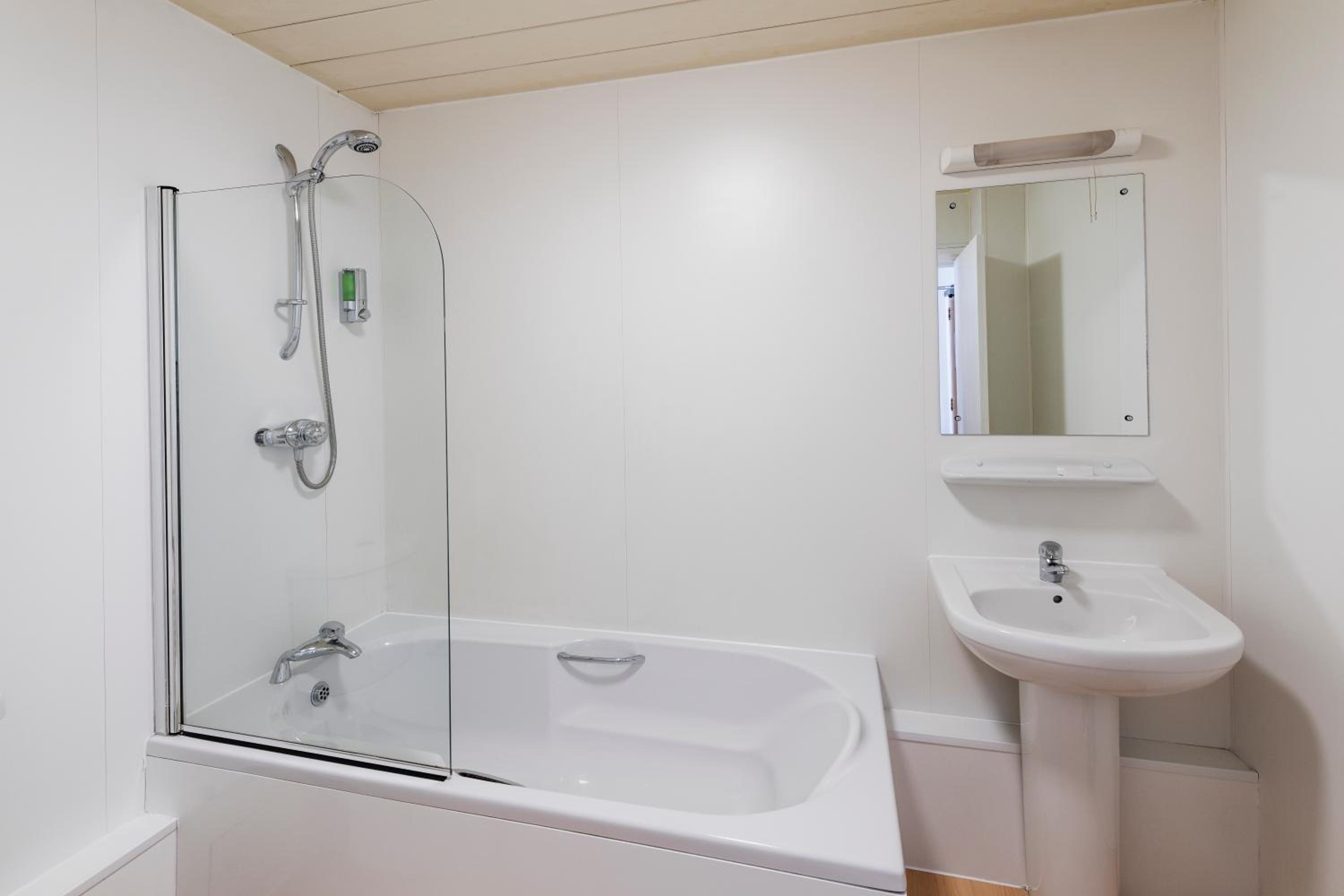 Standard Double Room - Non-Smoking - Photo 5
