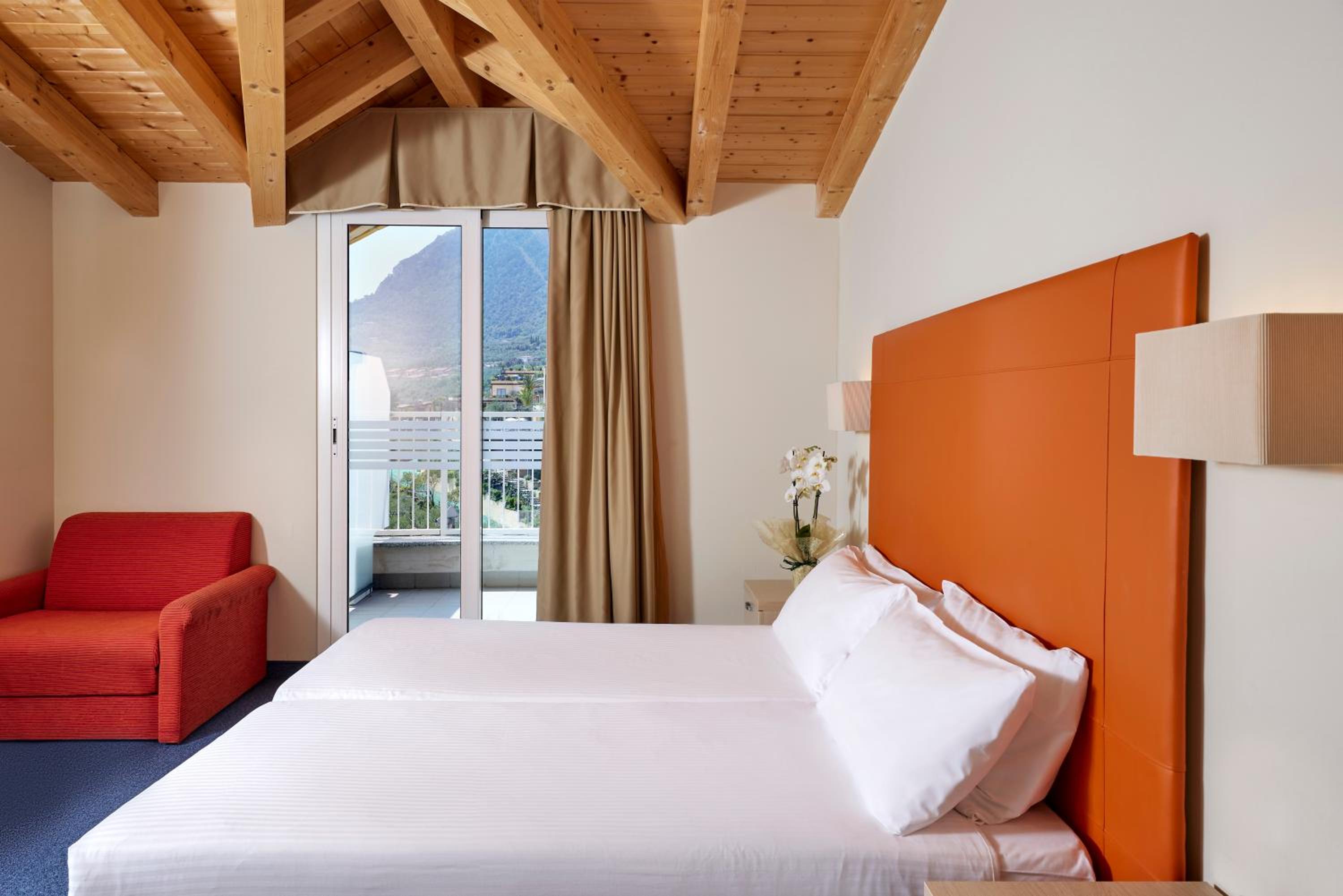 Superior Double or Twin Room with Lake View