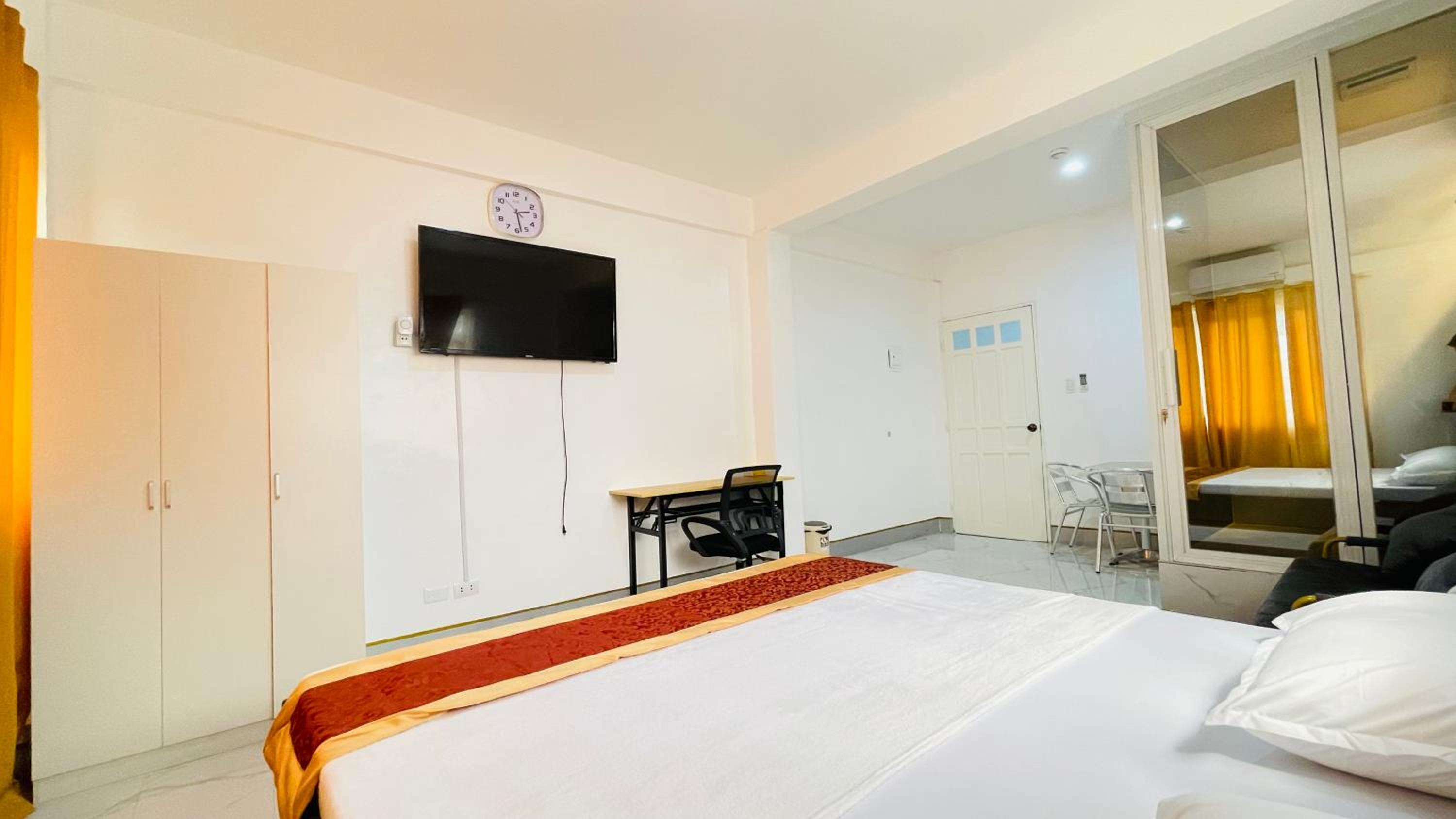 Deluxe King Suite