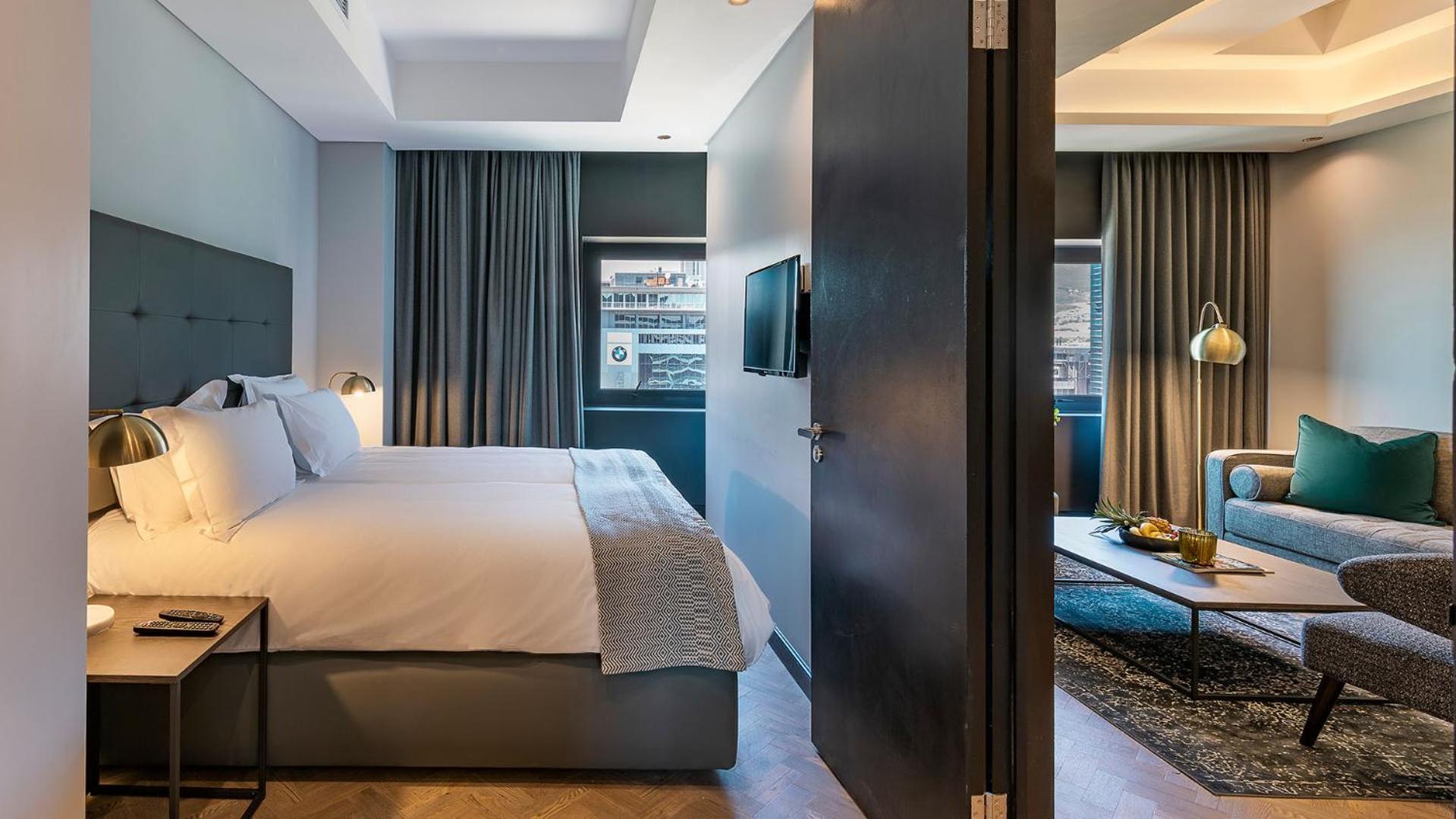 One-Bedroom Apartment with City View photo 2