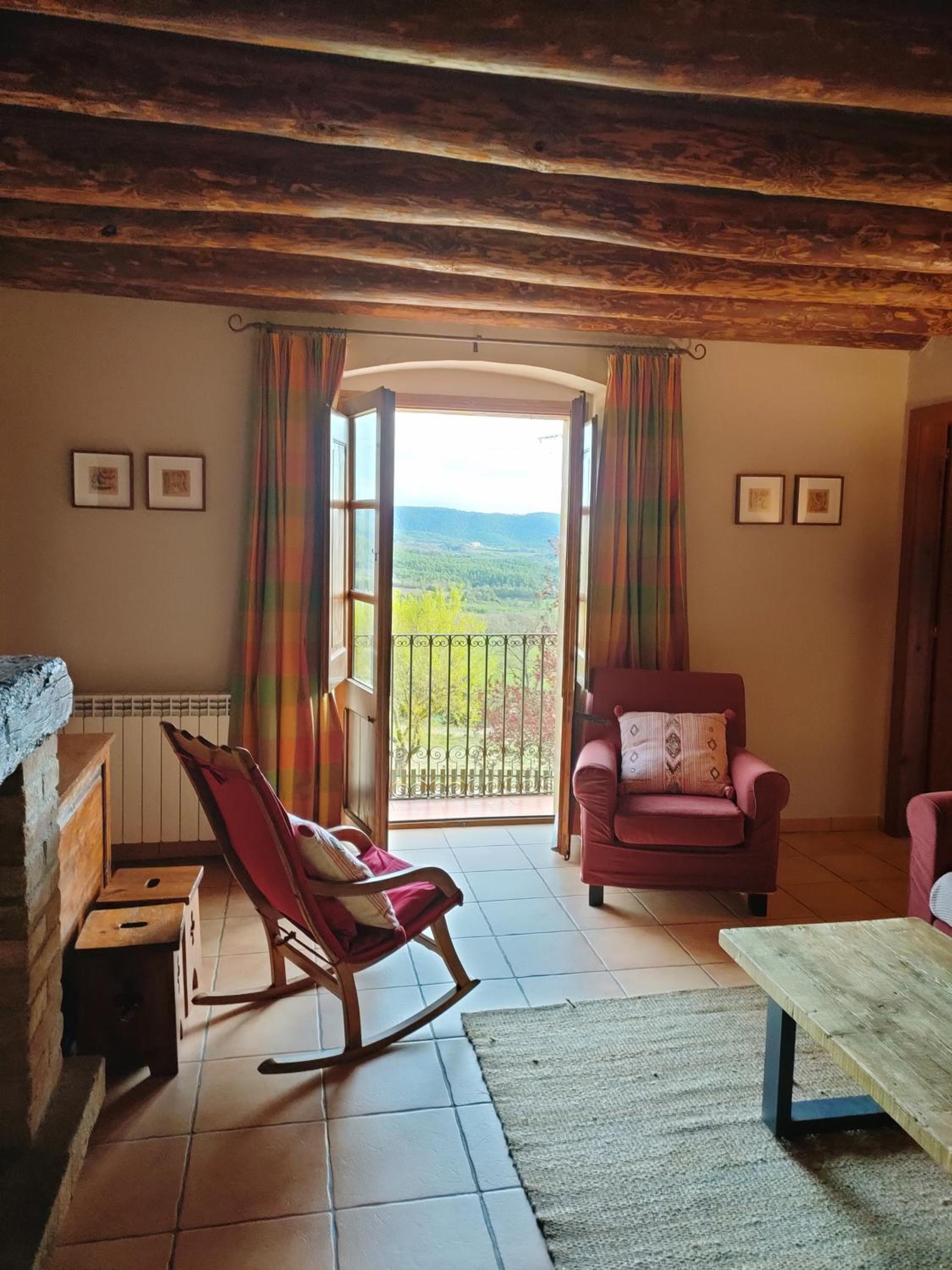 Three-Bedroom Apartment with Mountain View photo 2