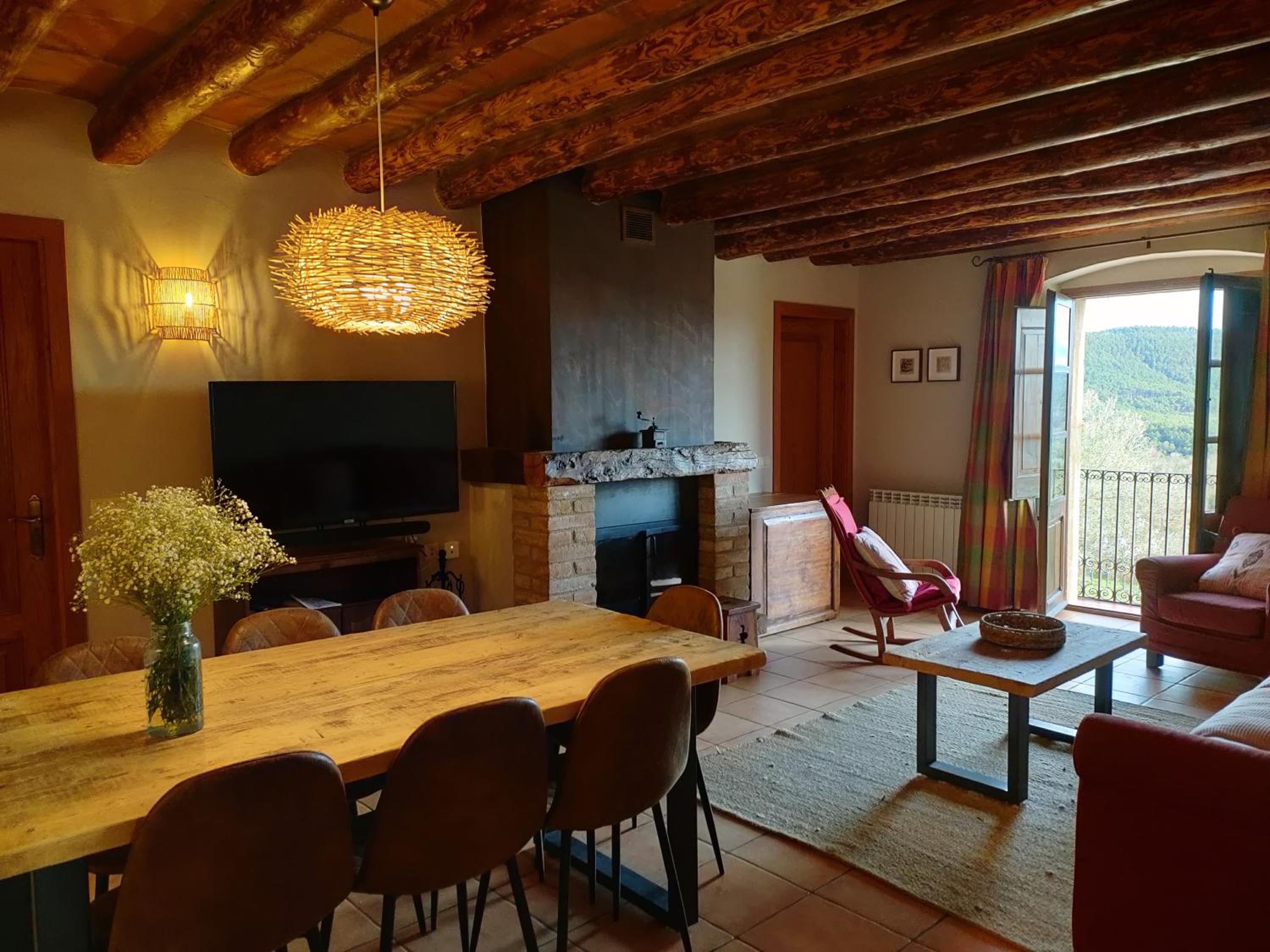 Three-Bedroom Apartment with Mountain View photo 3