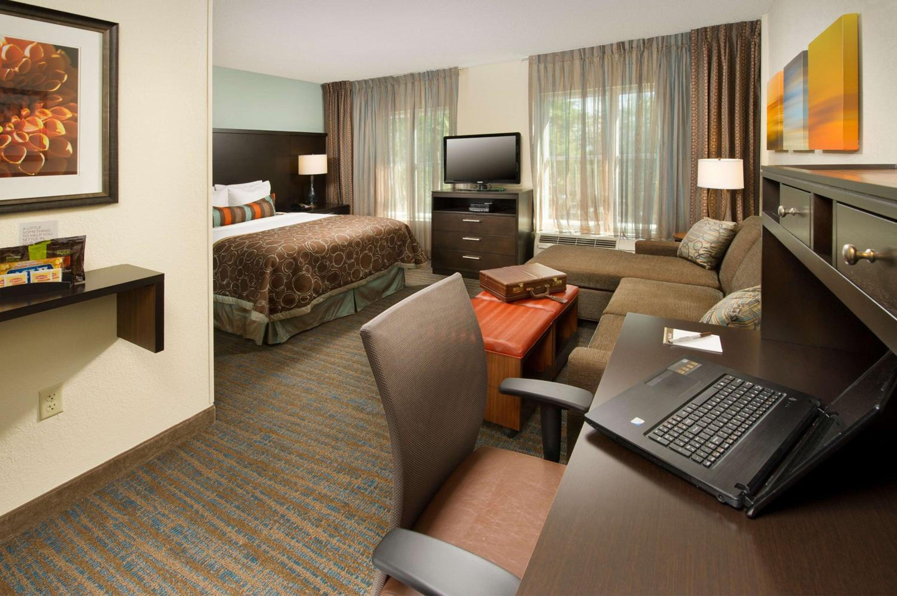 One-Bedroom Queen Suite
