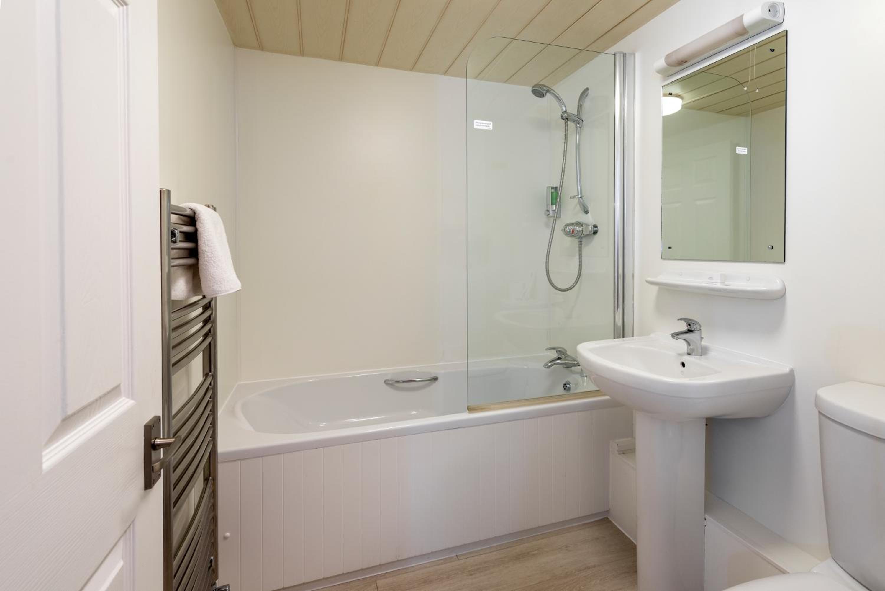 Small Twin Room - Photo 6