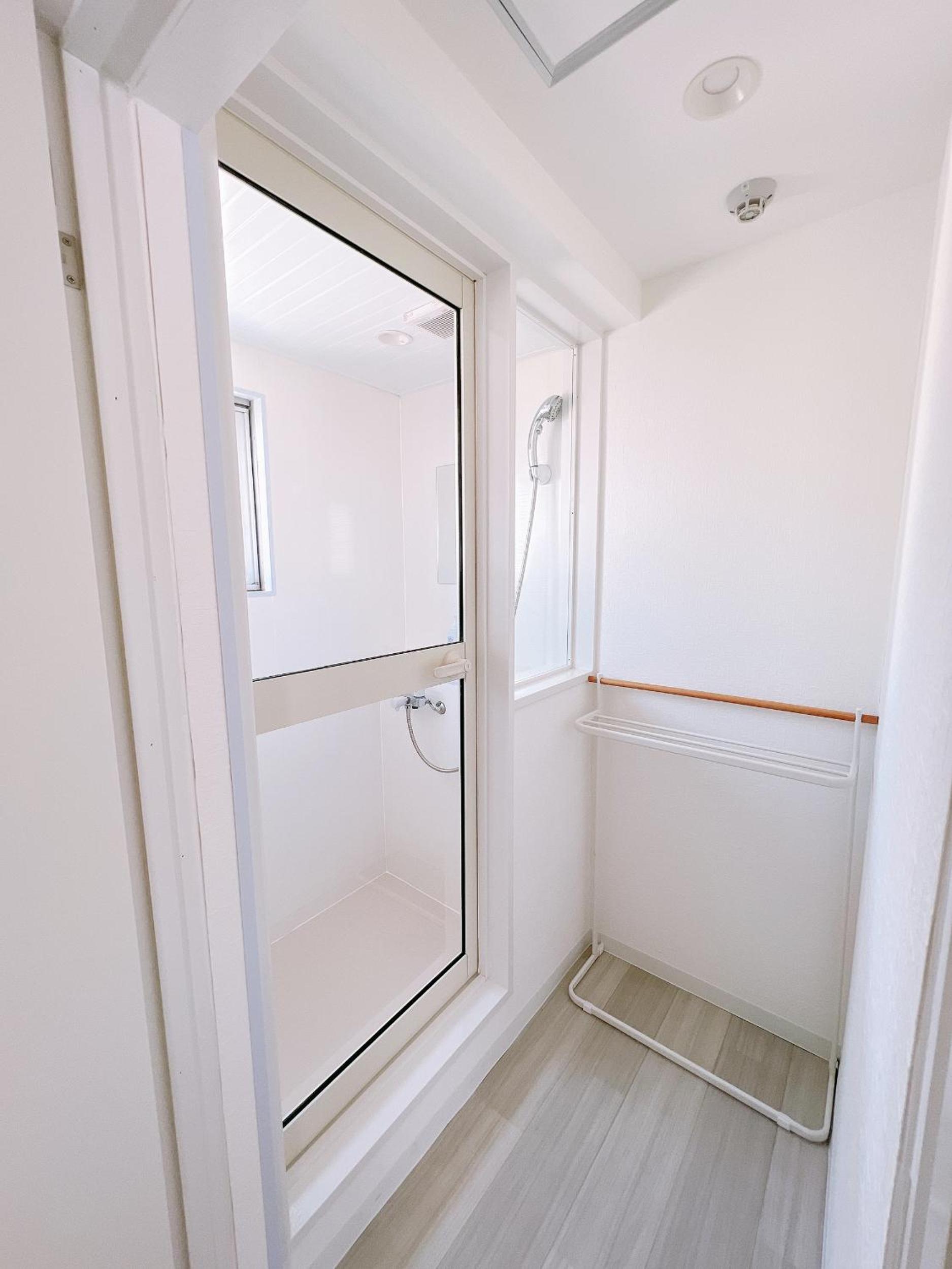 Apartment with Balcony - Photo 5