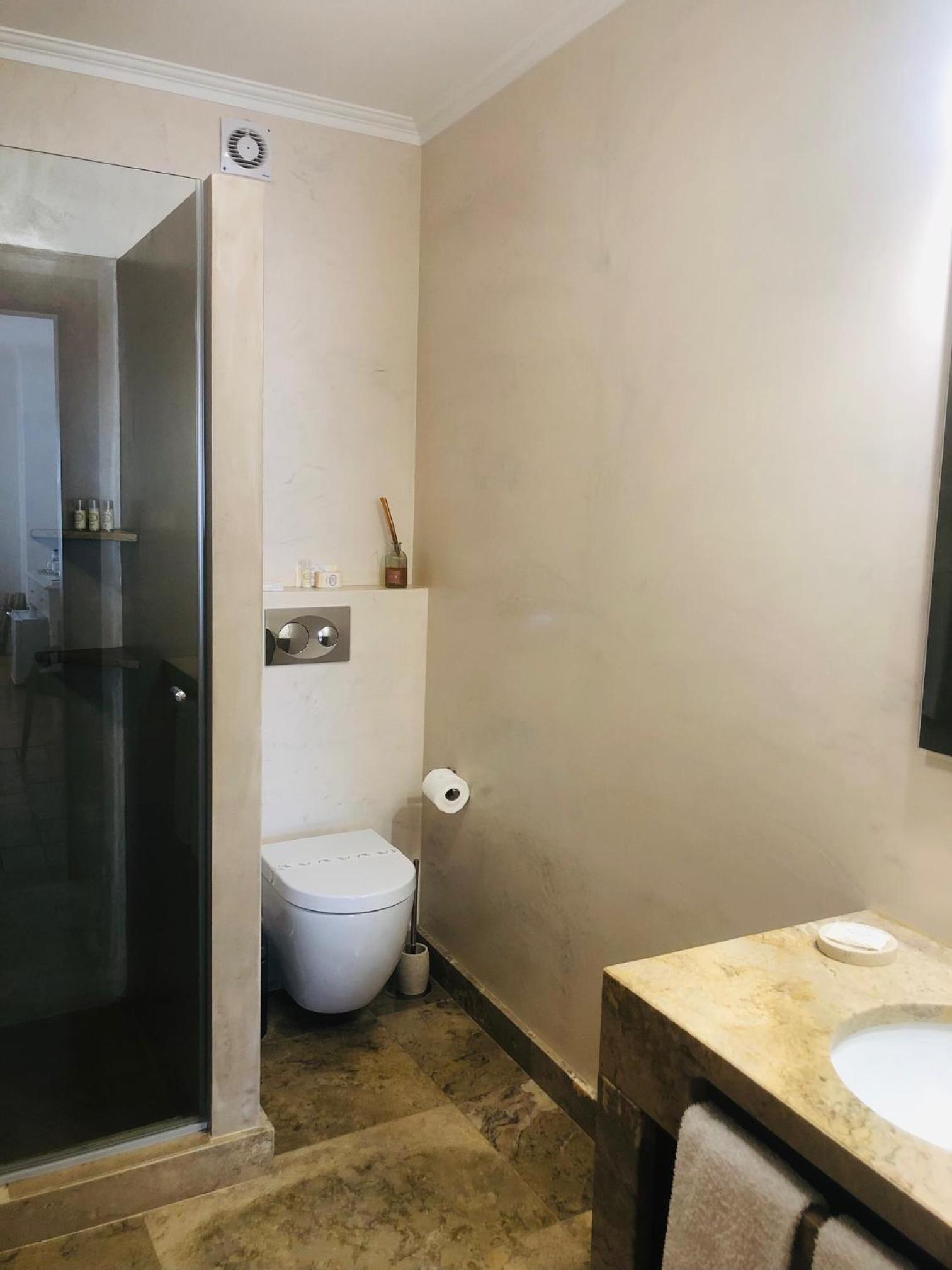 Double Room with Balcony - Photo 6