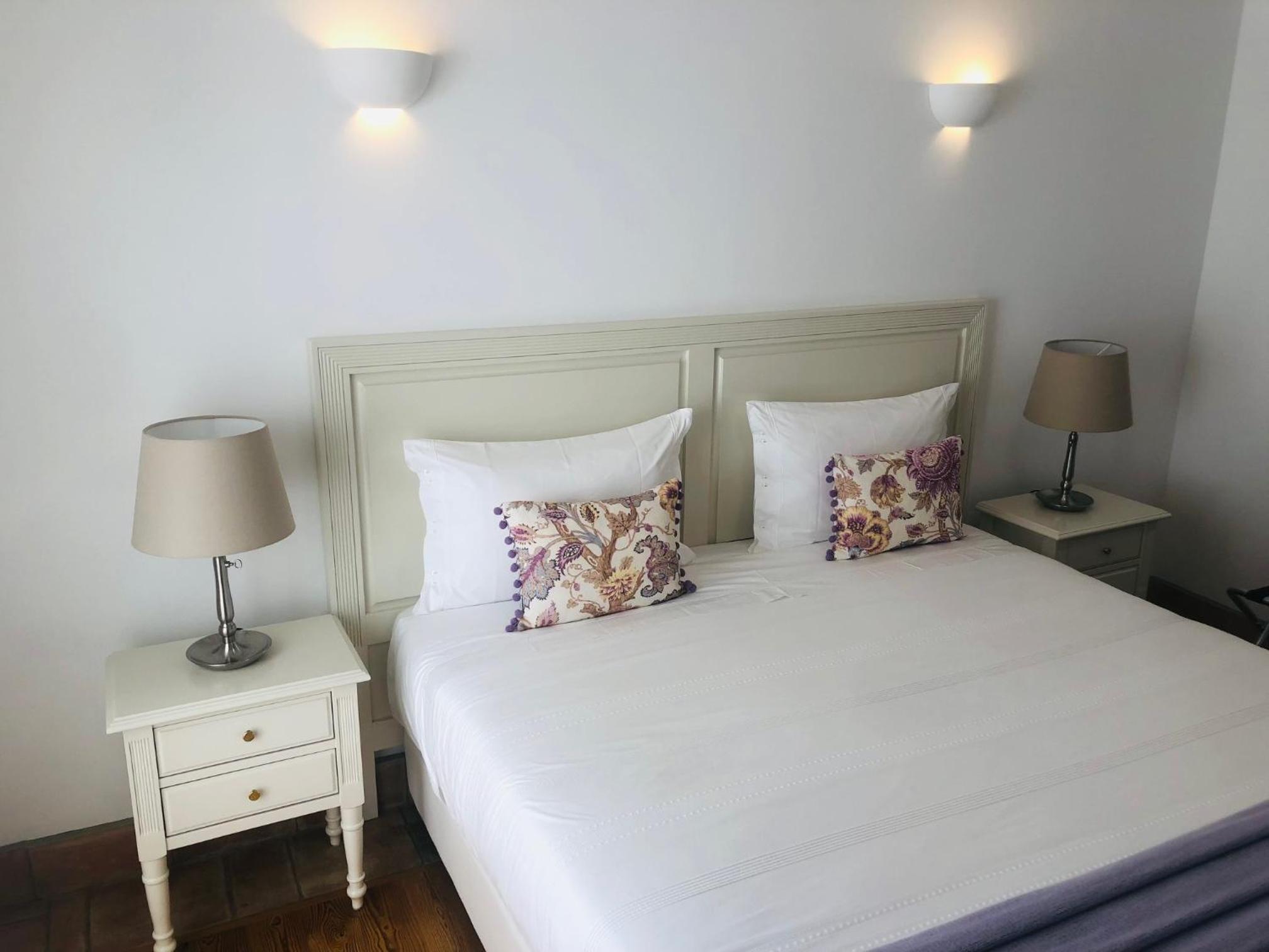 Double Room with Balcony - Photo 9