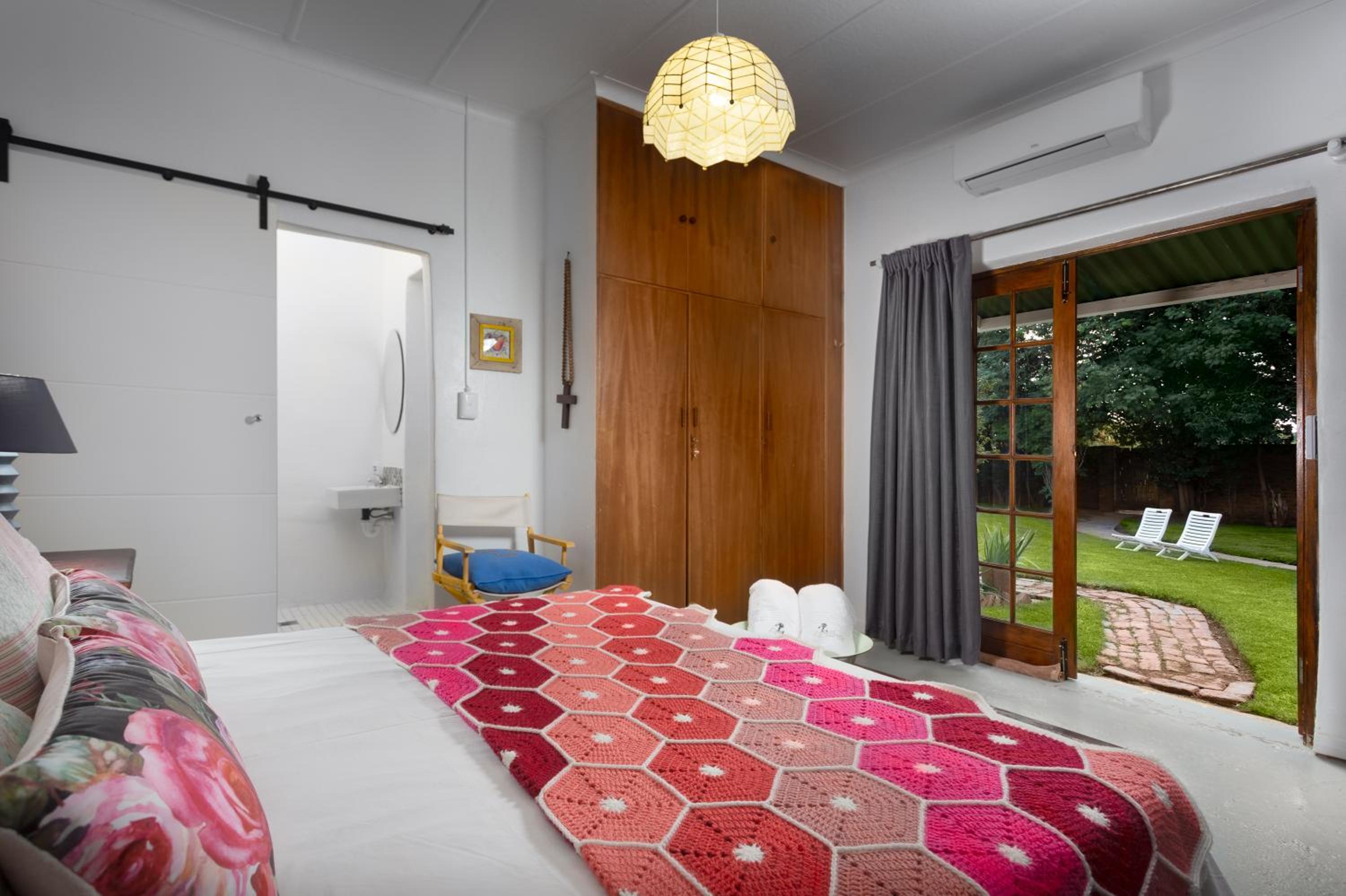 Deluxe Double Room with Shower - Photo 14