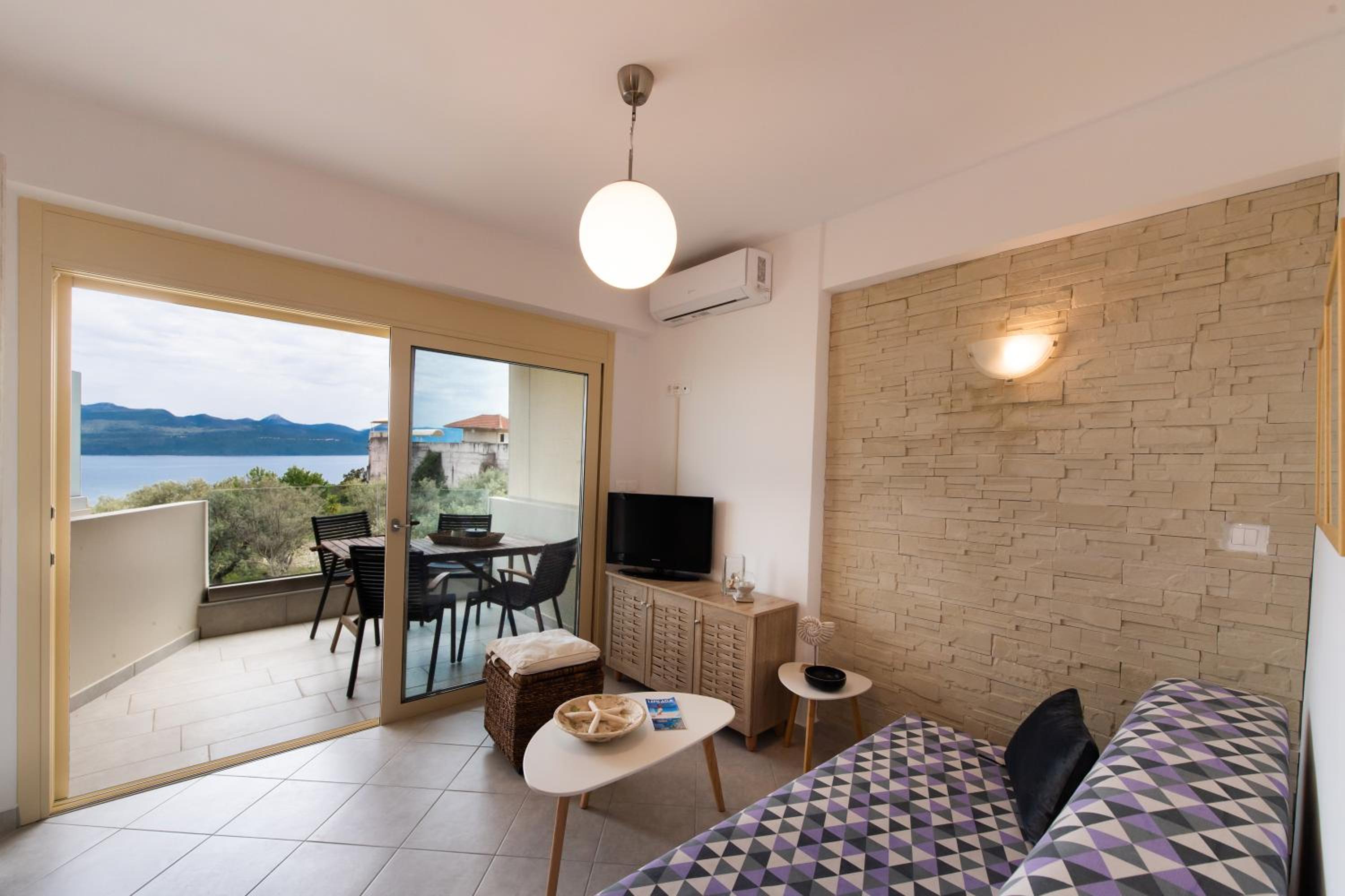 One-Bedroom Apartment - Pool View