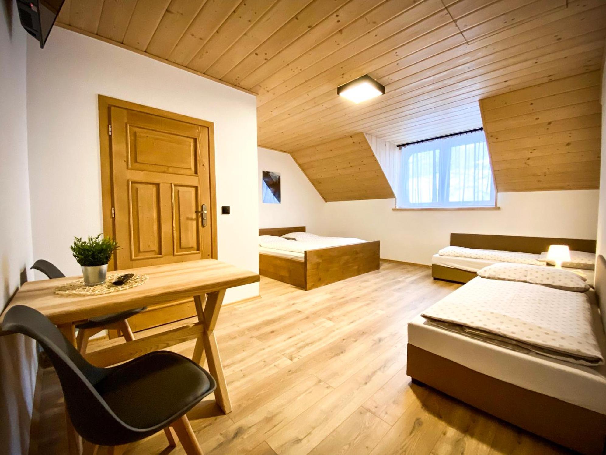 Quadruple Room with Private Bathroom photo 1