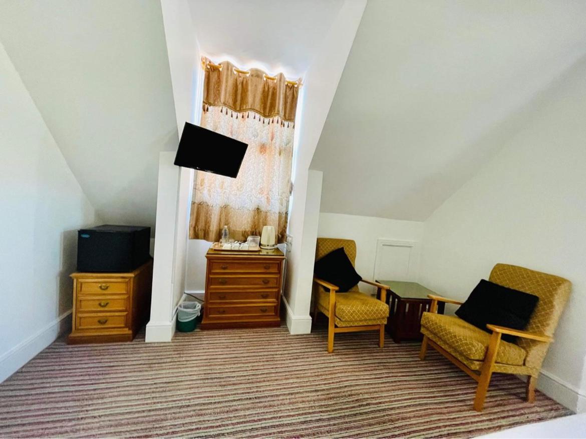 Double or Triple Room - Photo 4