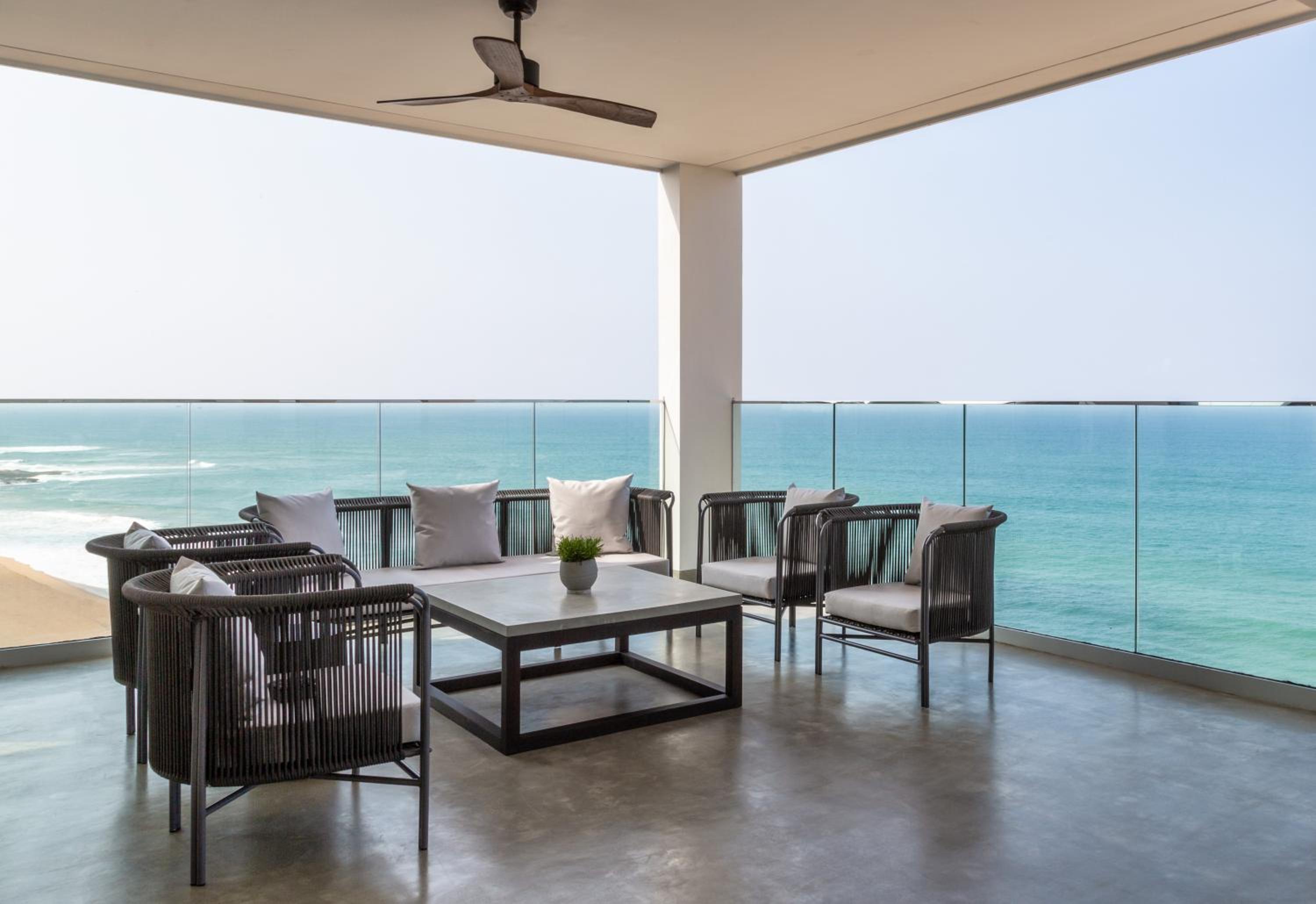 Four-Bedroom Apartment with Balcony  photo 3