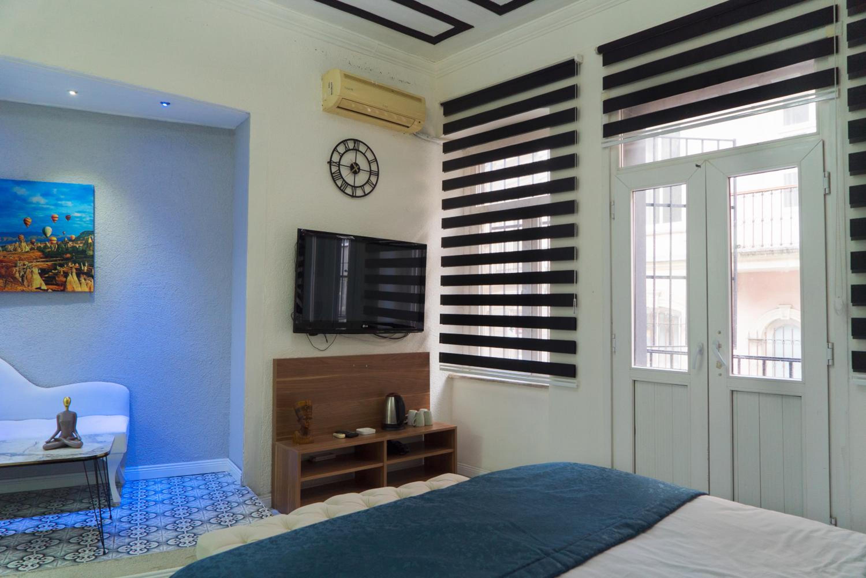Deluxe Double Room with Balcony photo 3