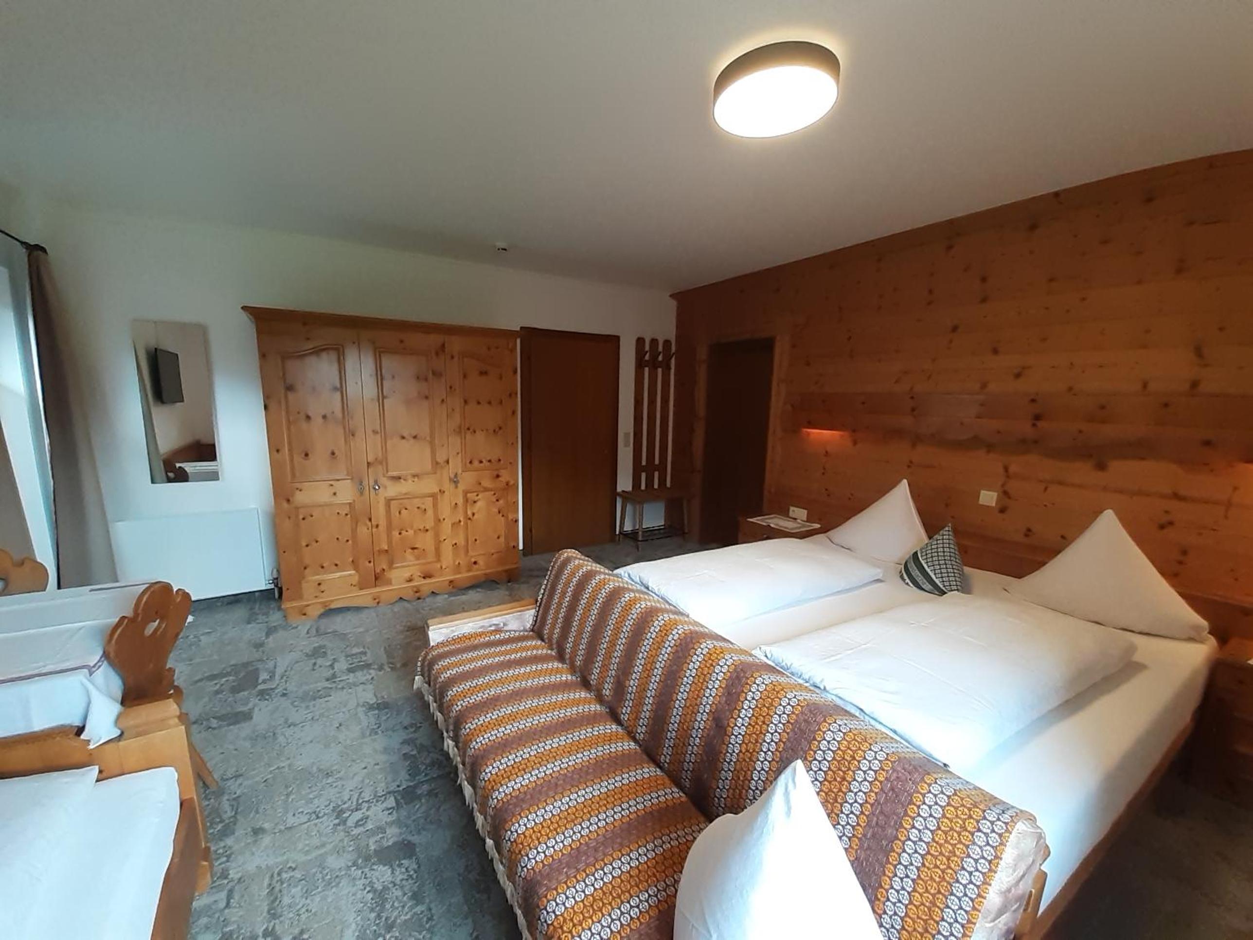 Standard Triple Room with Shower photo 3
