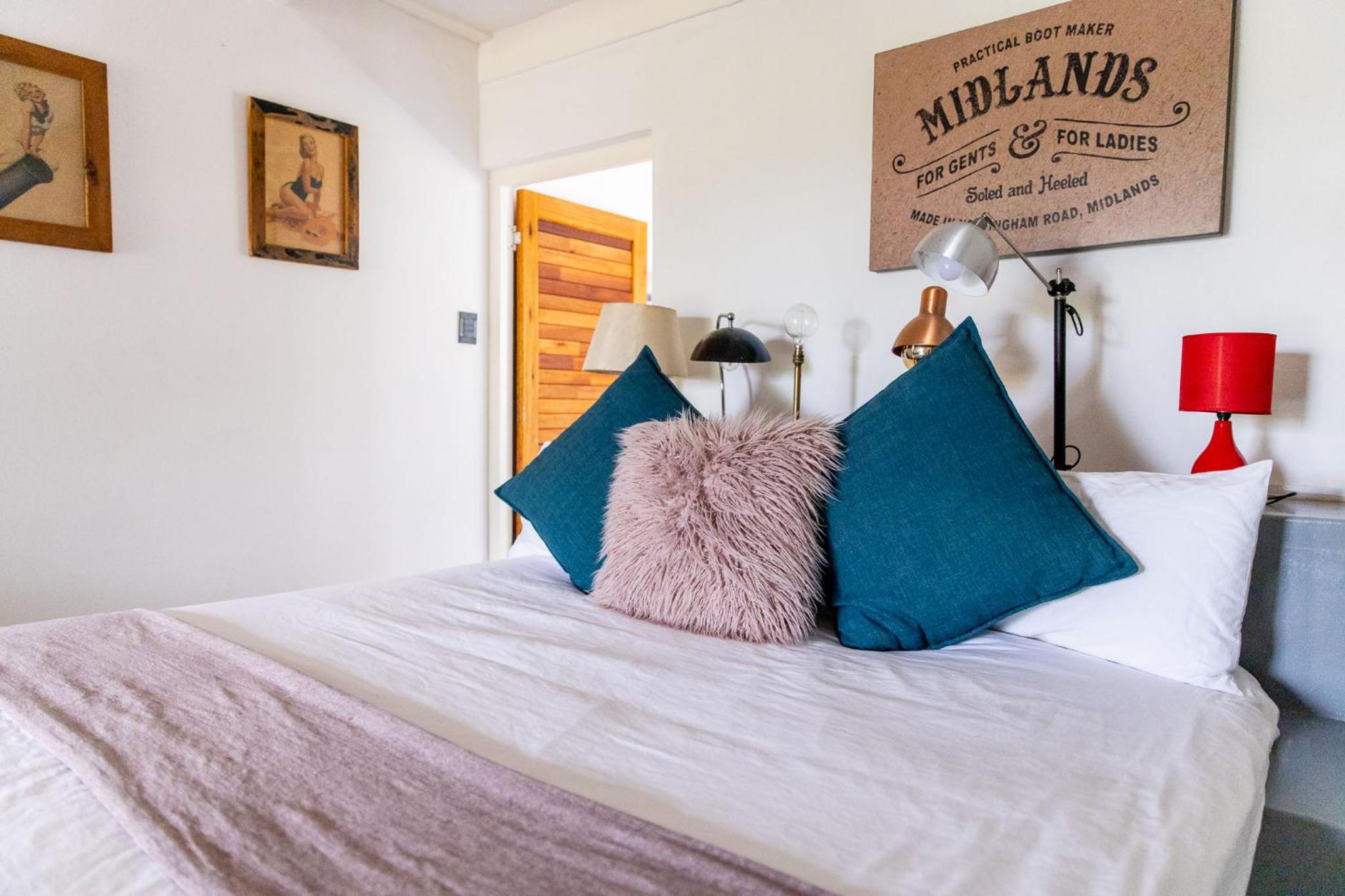 One-Bedroom Apartment - Photo 2
