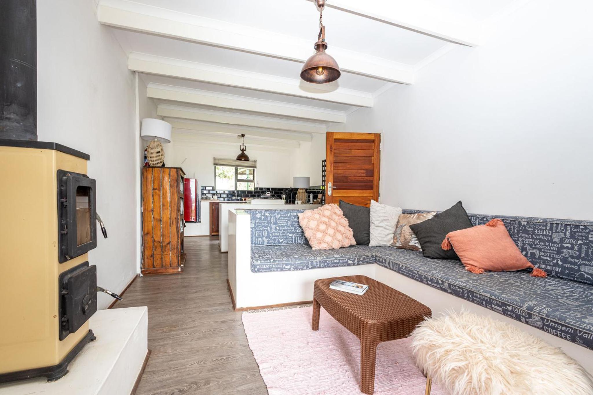 One-Bedroom Apartment - Photo 3