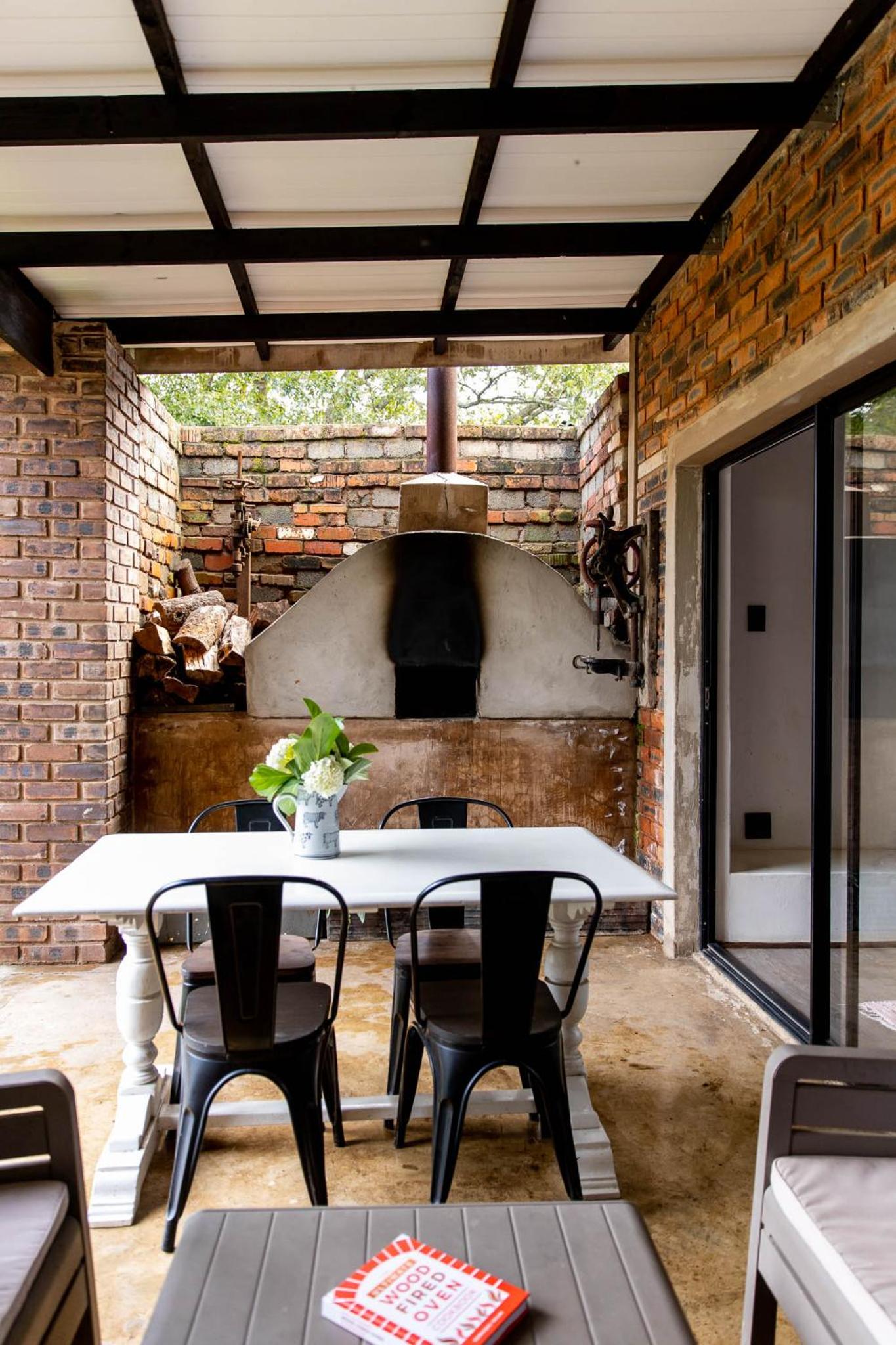 One-Bedroom Apartment - Photo 12