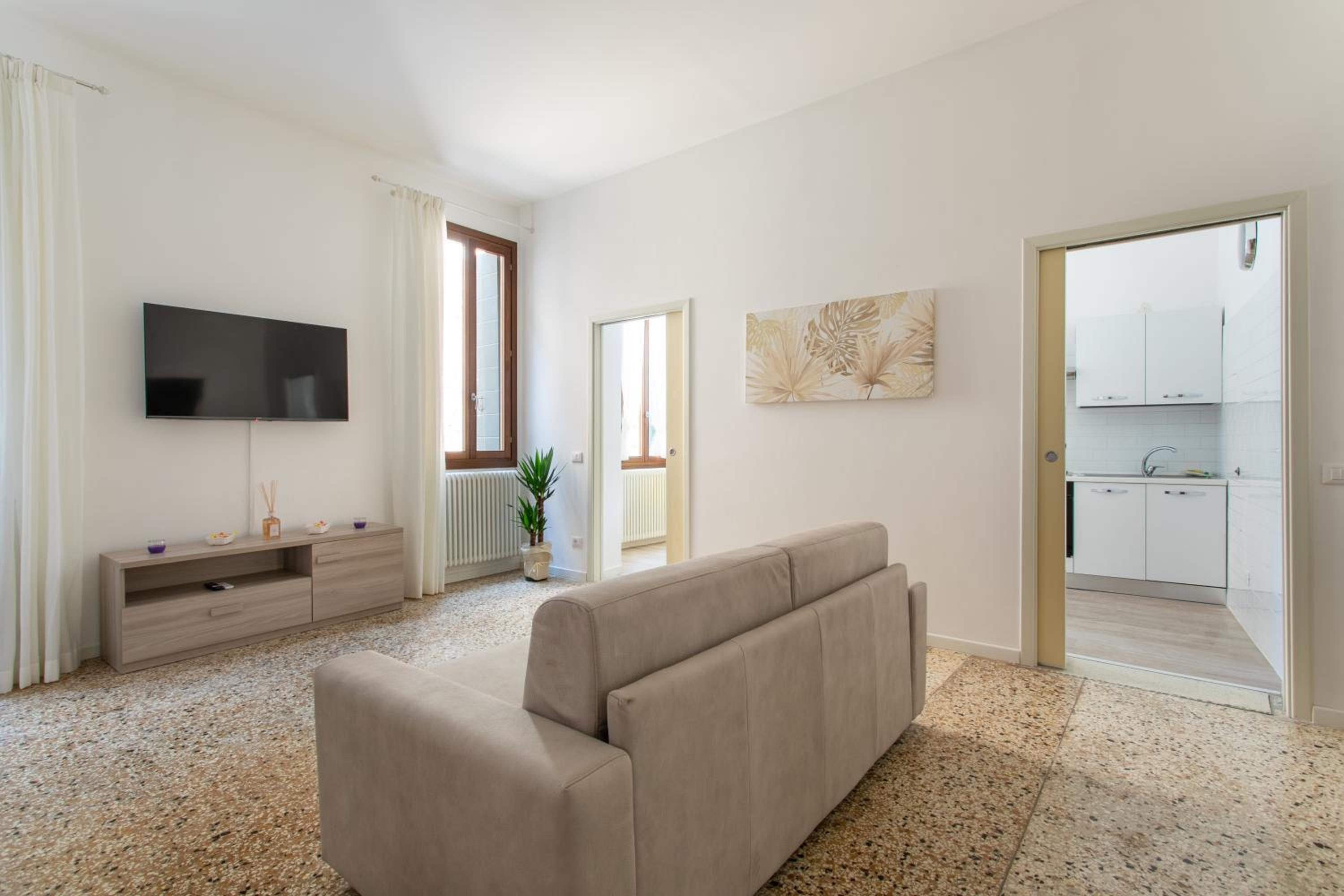 Apartment photo 3