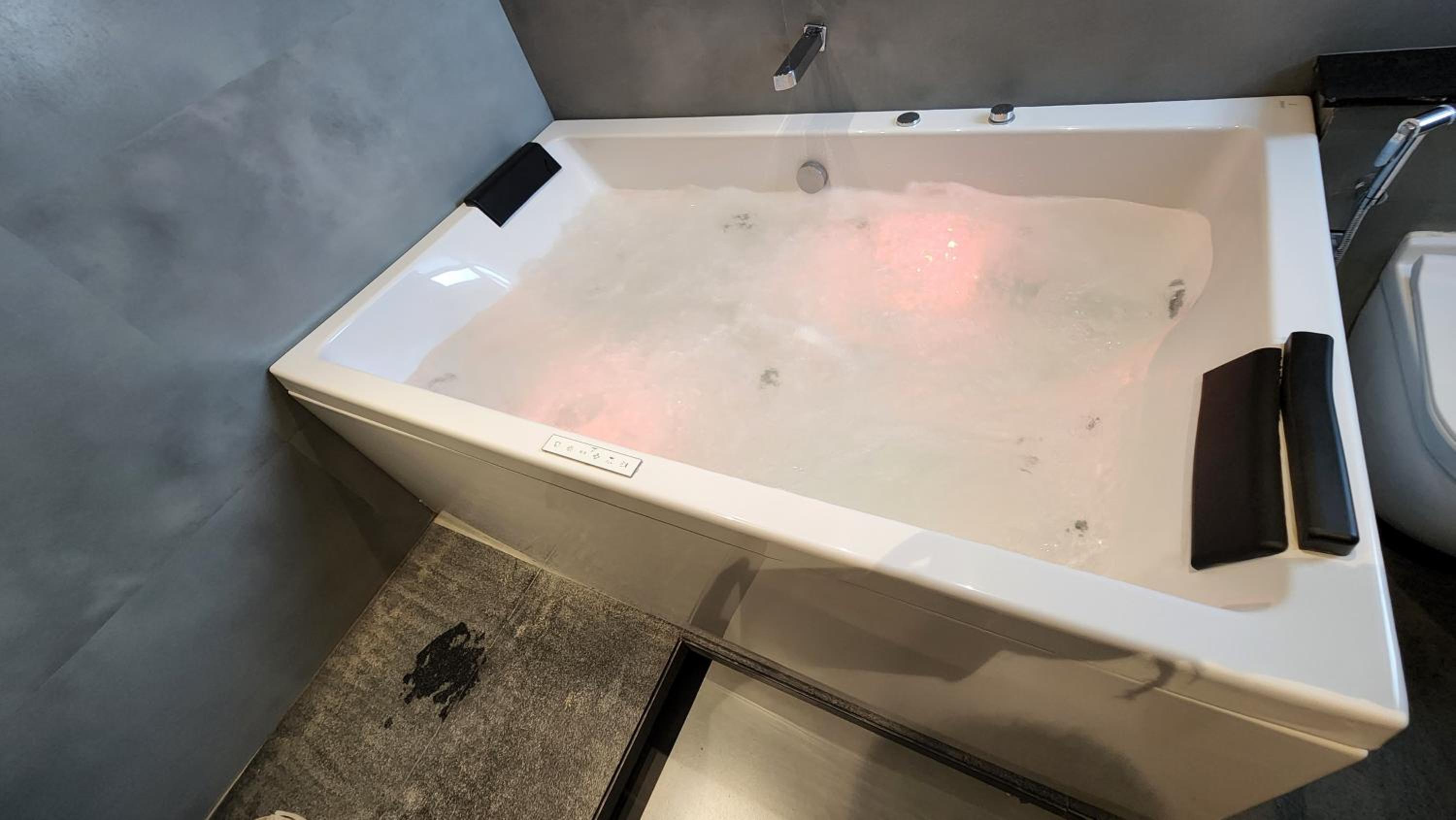 Suite with Spa Bath - Photo 11