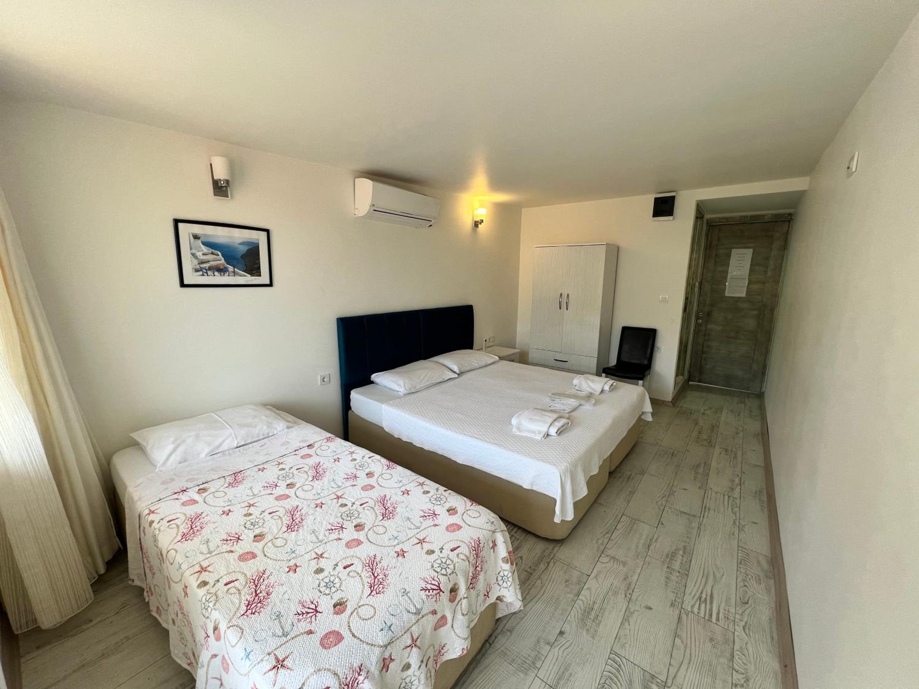 Triple Room with Balcony - Photo 1