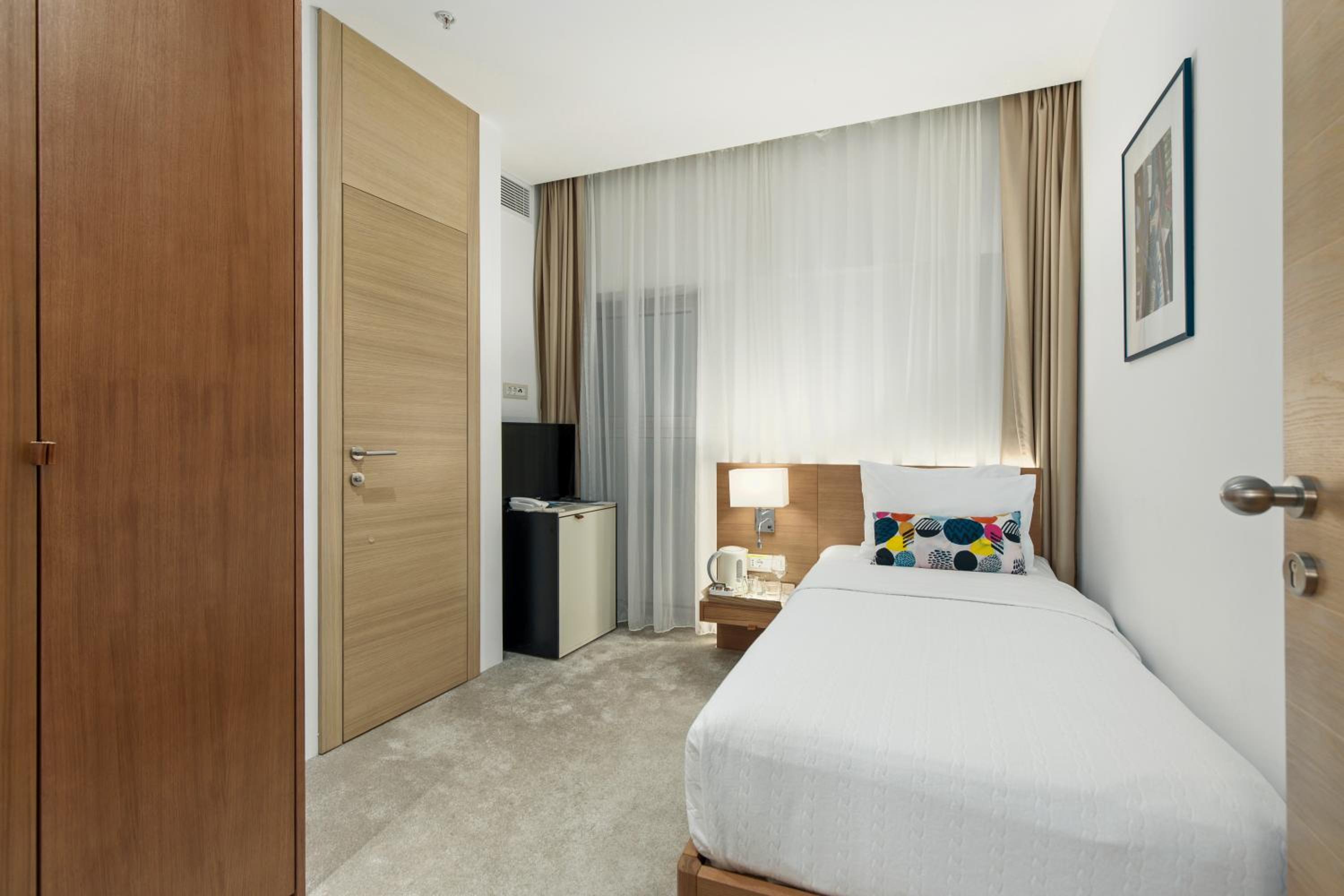 Single Room Atrium View