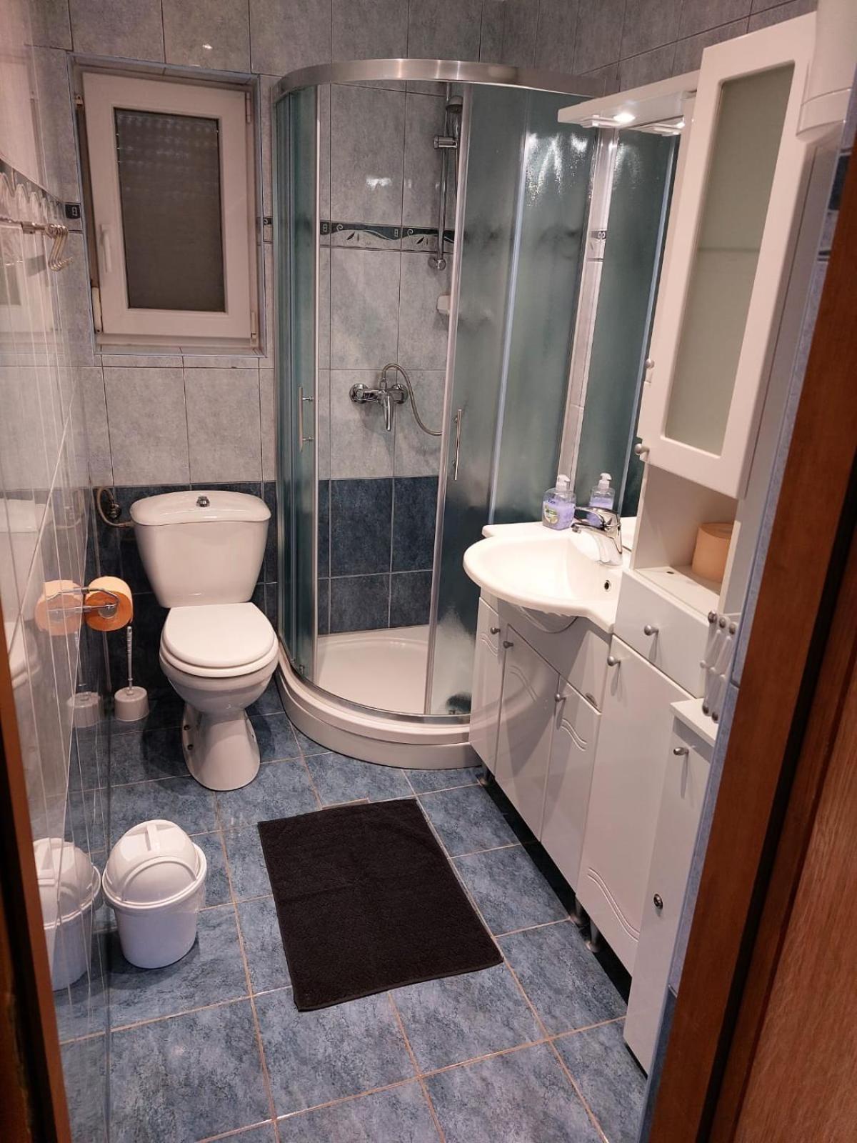 Studio Apartment - Photo 27